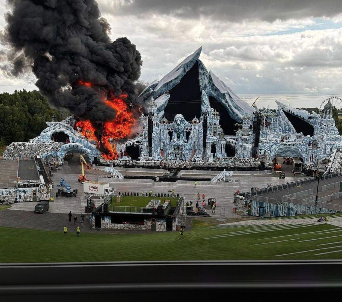 Incêndio consome palco principal do festival Tomorrowland