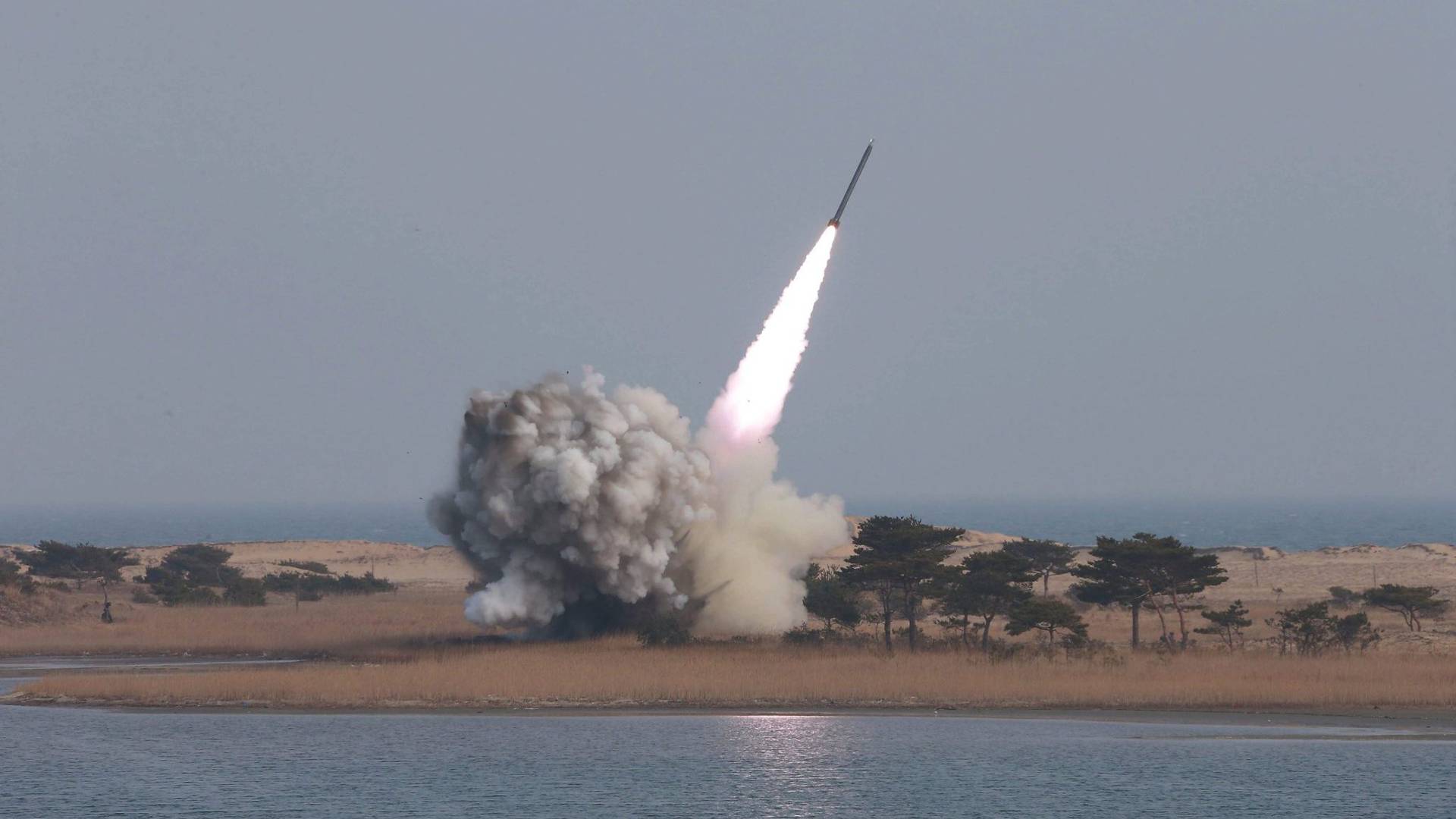Coreia do Norte lança novo míssil balístico