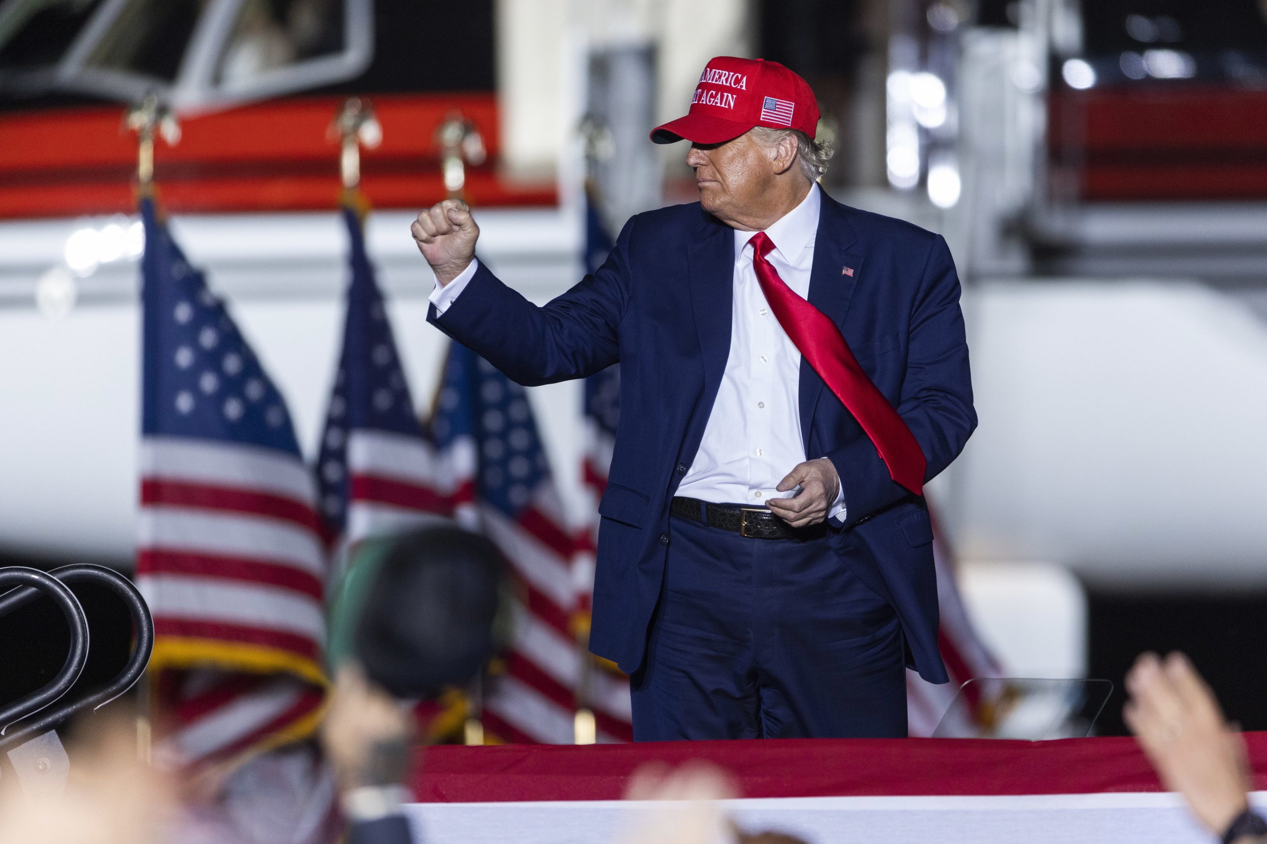 Trump questiona FBI após descoberta de documentos confidenciais de Biden