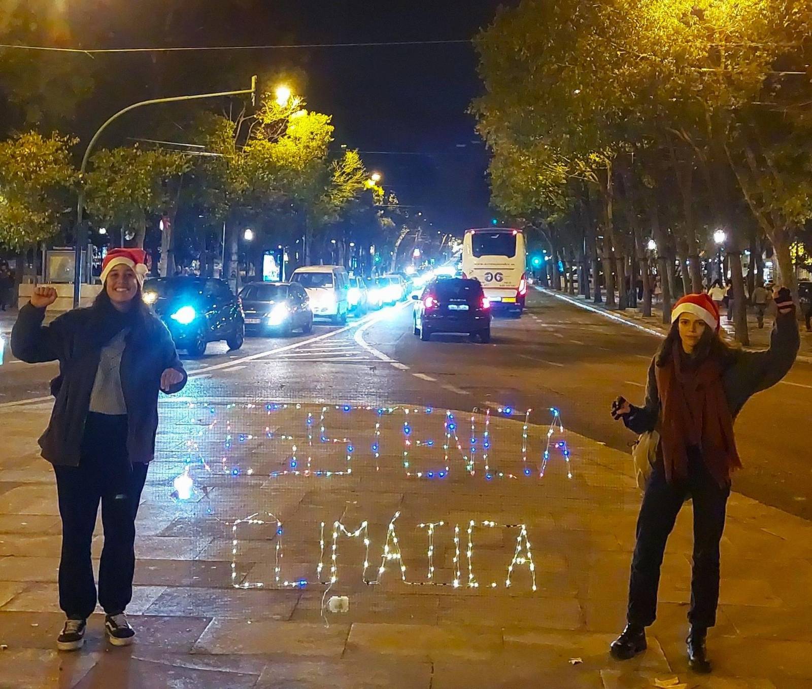 Luzes de Natal desligadas nas ruas de Lisboa. Climáximo alerta para o risco que a humanidade enfrenta
