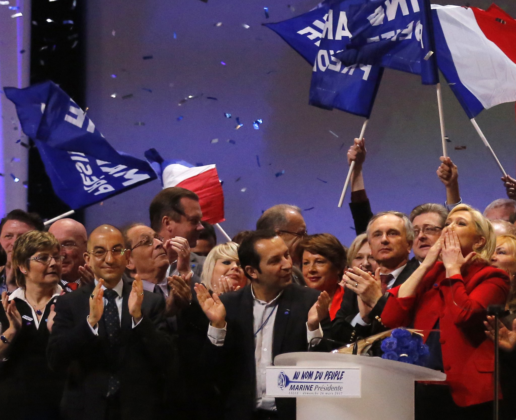 Le Pen diz que Estado francês não teve responsabilidade na deportação de judeus na II Guerra Mundial. E as reações não demoraram a surgir
