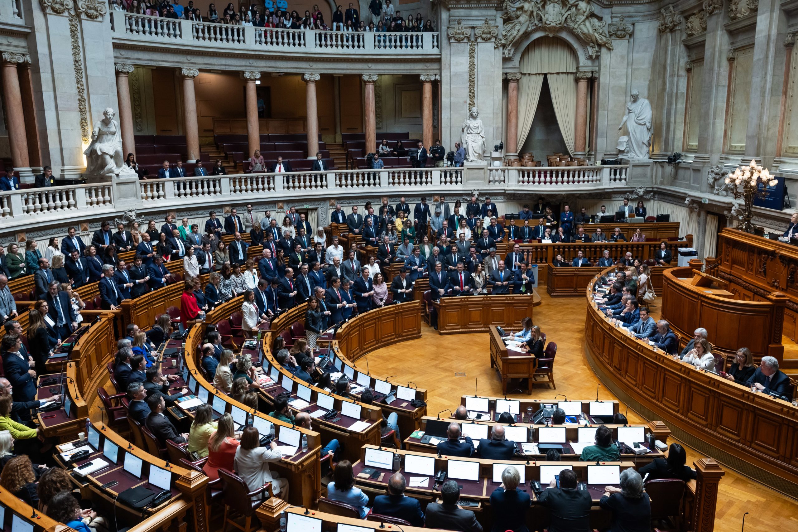 PSD e CDS elogiam plano para as migrações e oposição alerta para aumento de imigração ilegal