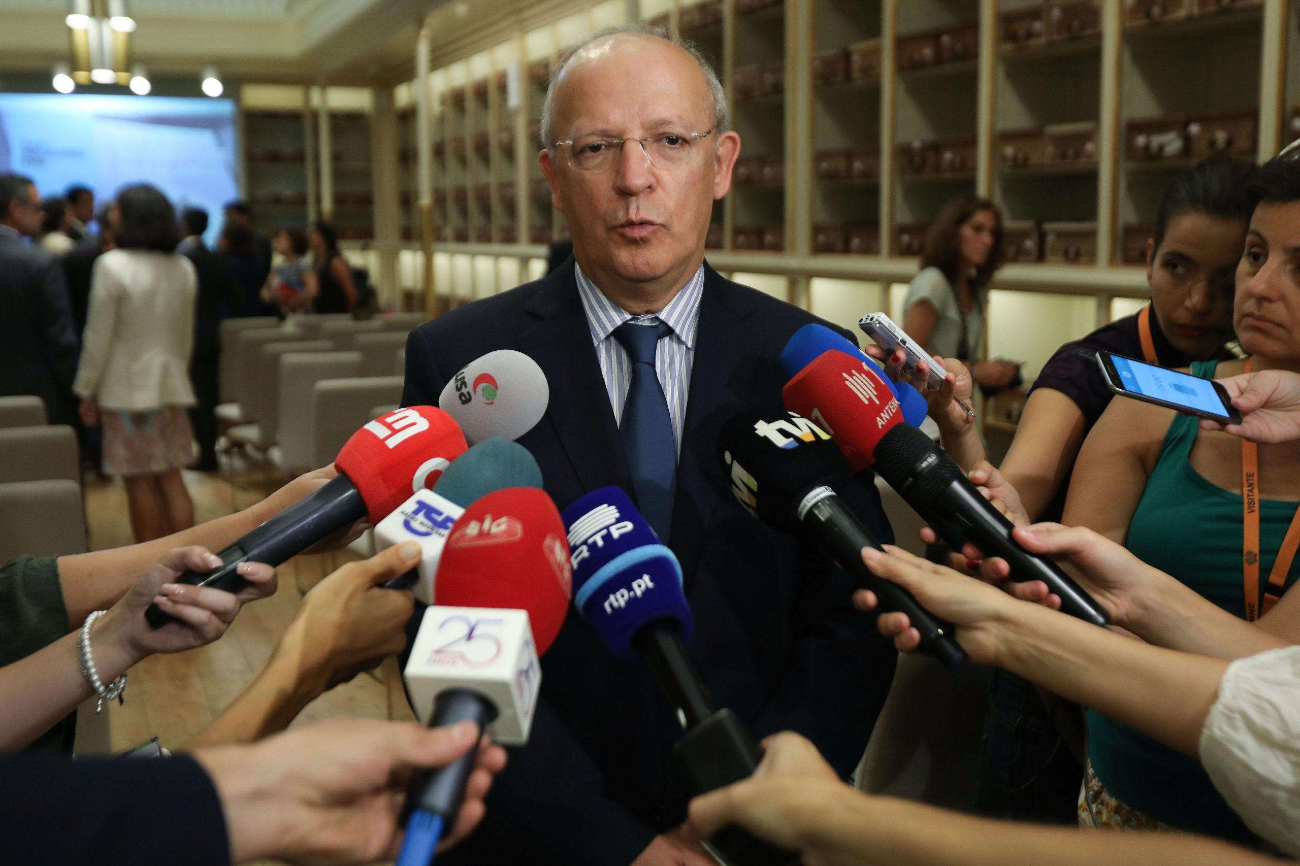 Língua vale 17% do PIB, economia e universidades devem promovê-la, apela Santos Silva