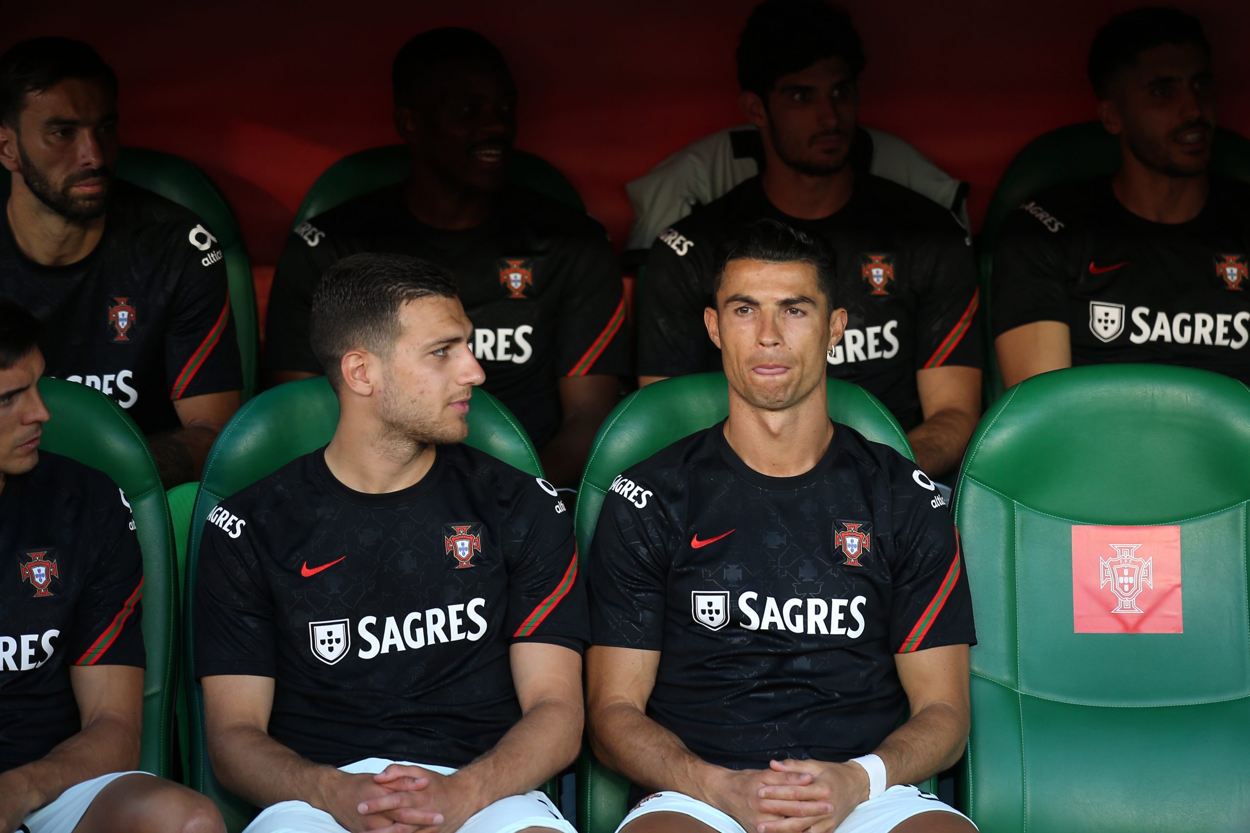 Selecionador suíço defende que Ronaldo no banco “não tem valor”