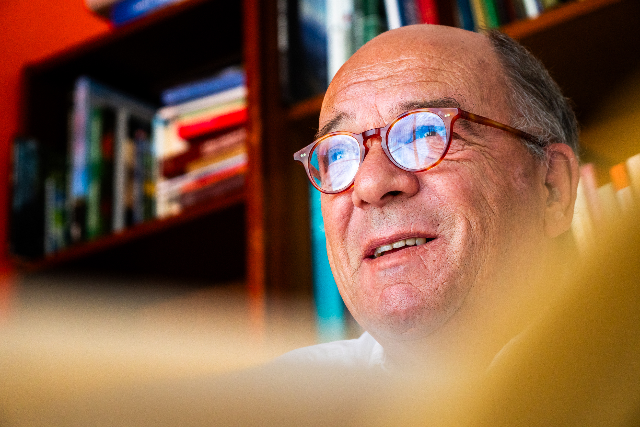 Carlos Carreiras: “Lembro-me de ser miúdo, sair de casa e ter uma lata a dizer ‘isto é uma bomba para matar os fascistas’. Assustavam-nos”