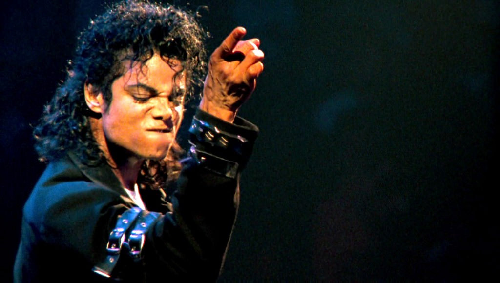 Crítico da BBC arrasa biografia de Michael Jackson e diz que filme “tem tudo para ser o pior de 2026”