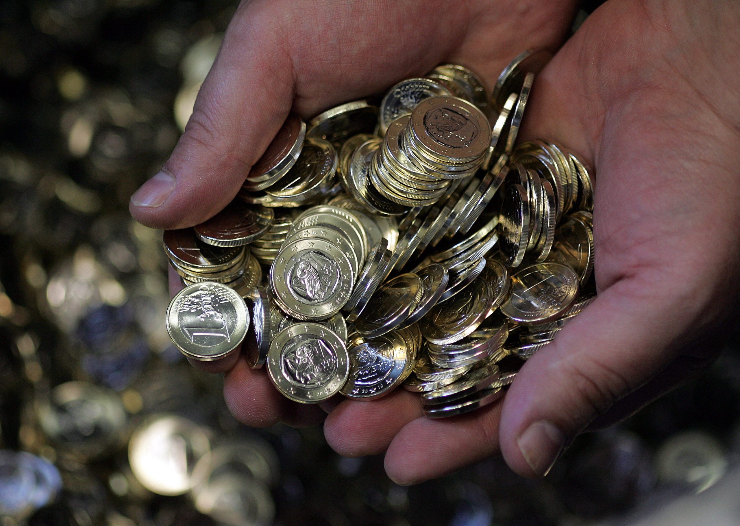 Diminuição do ‘lay-off’ sobe remuneração bruta mensal no 2.º trimestre em 5,1%