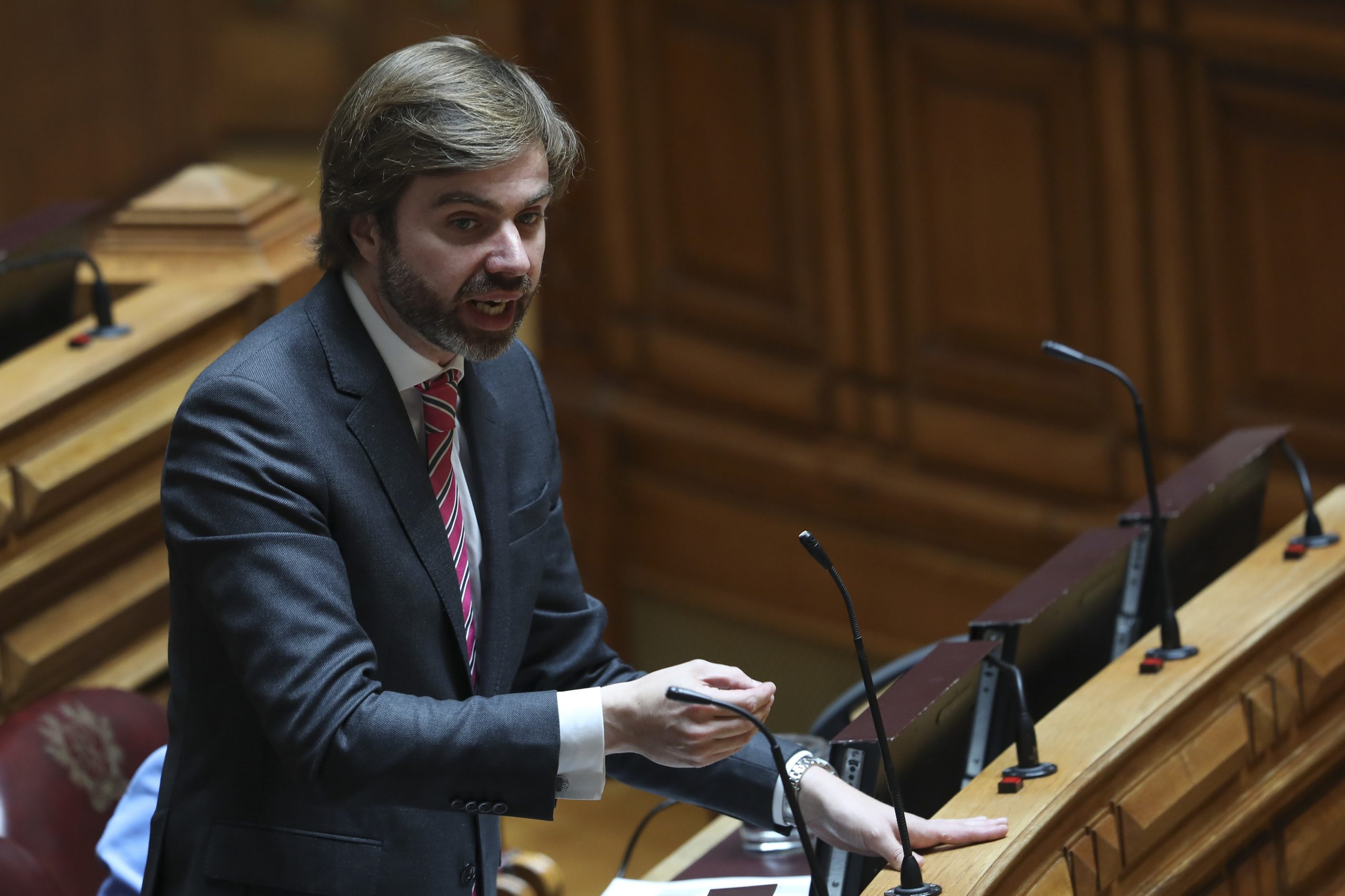 CDS-PP não quer que “razões processuais” impeçam trabalhadores de receber apoios e pede ao Governo que simplifique processos de ‘lay-off’