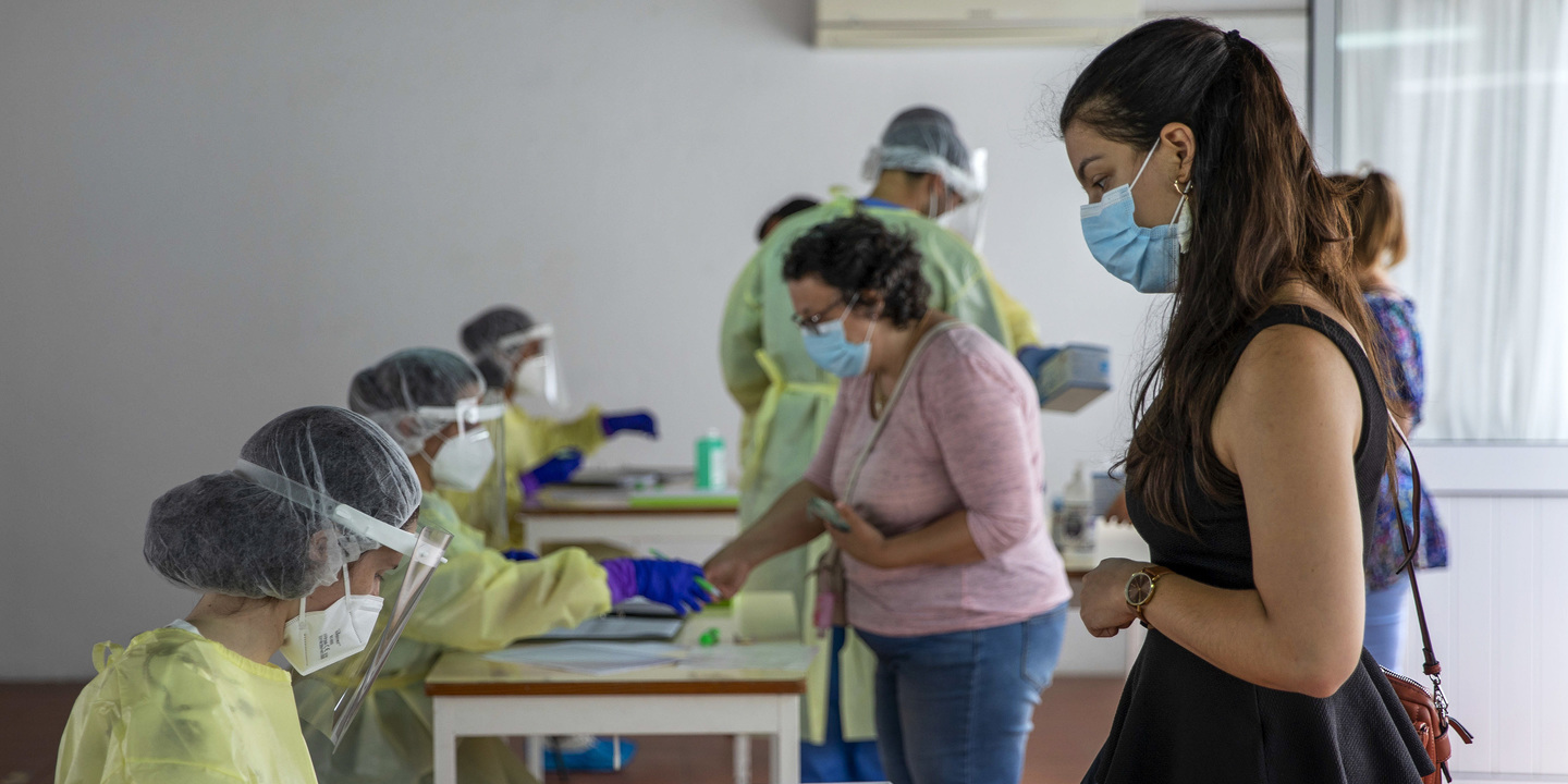 Covid-19: Peritos apostam na vacinação, testagem, medidas sanitárias e gestão de risco