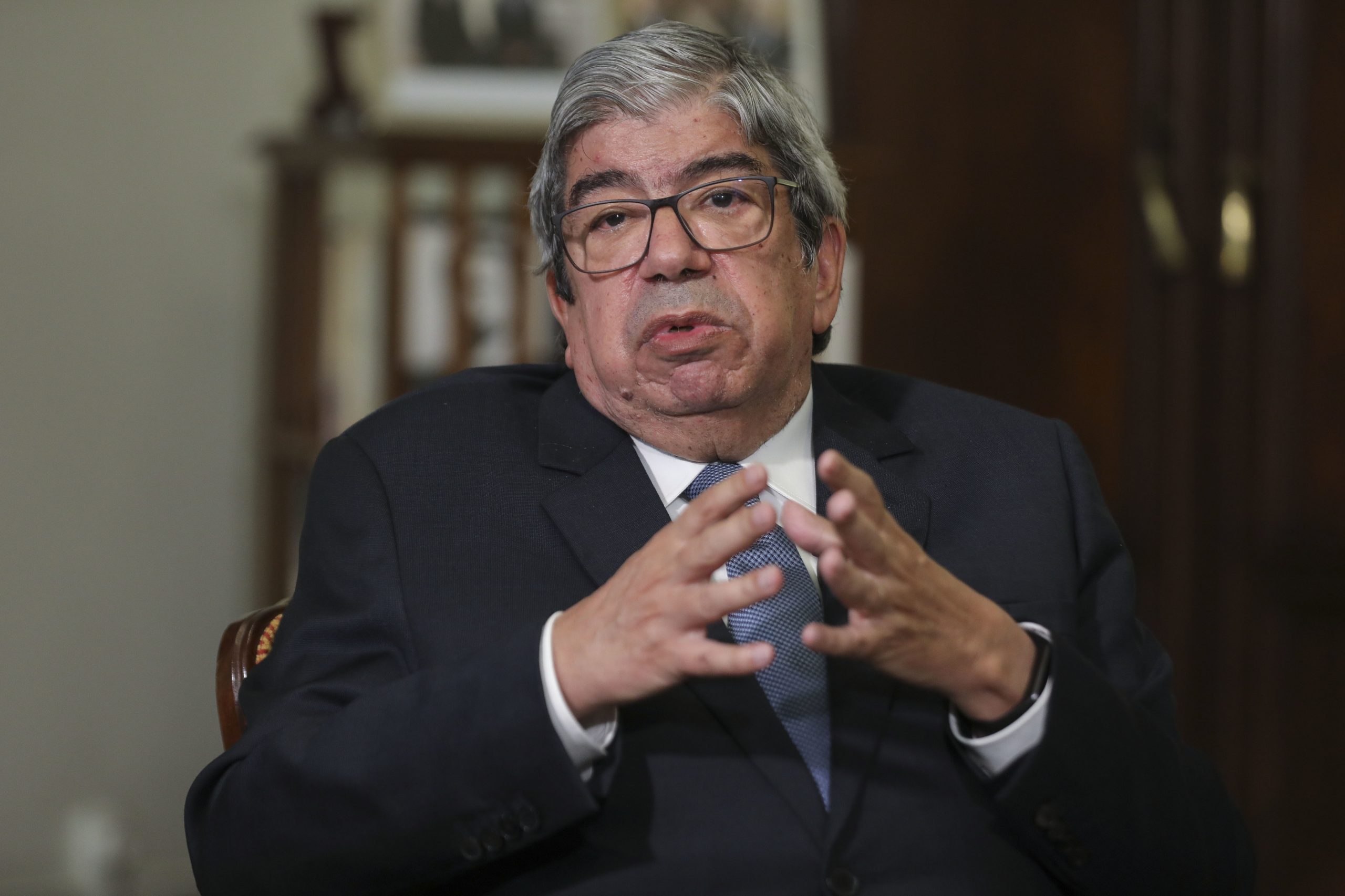 Ferro Rodrigues questiona peritos sobre causas da morte de idosos vacinados e dose de reforço