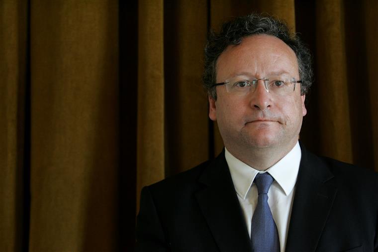 Assis demite-se de coordenador dos socialistas europeus em assembleia latino-americana