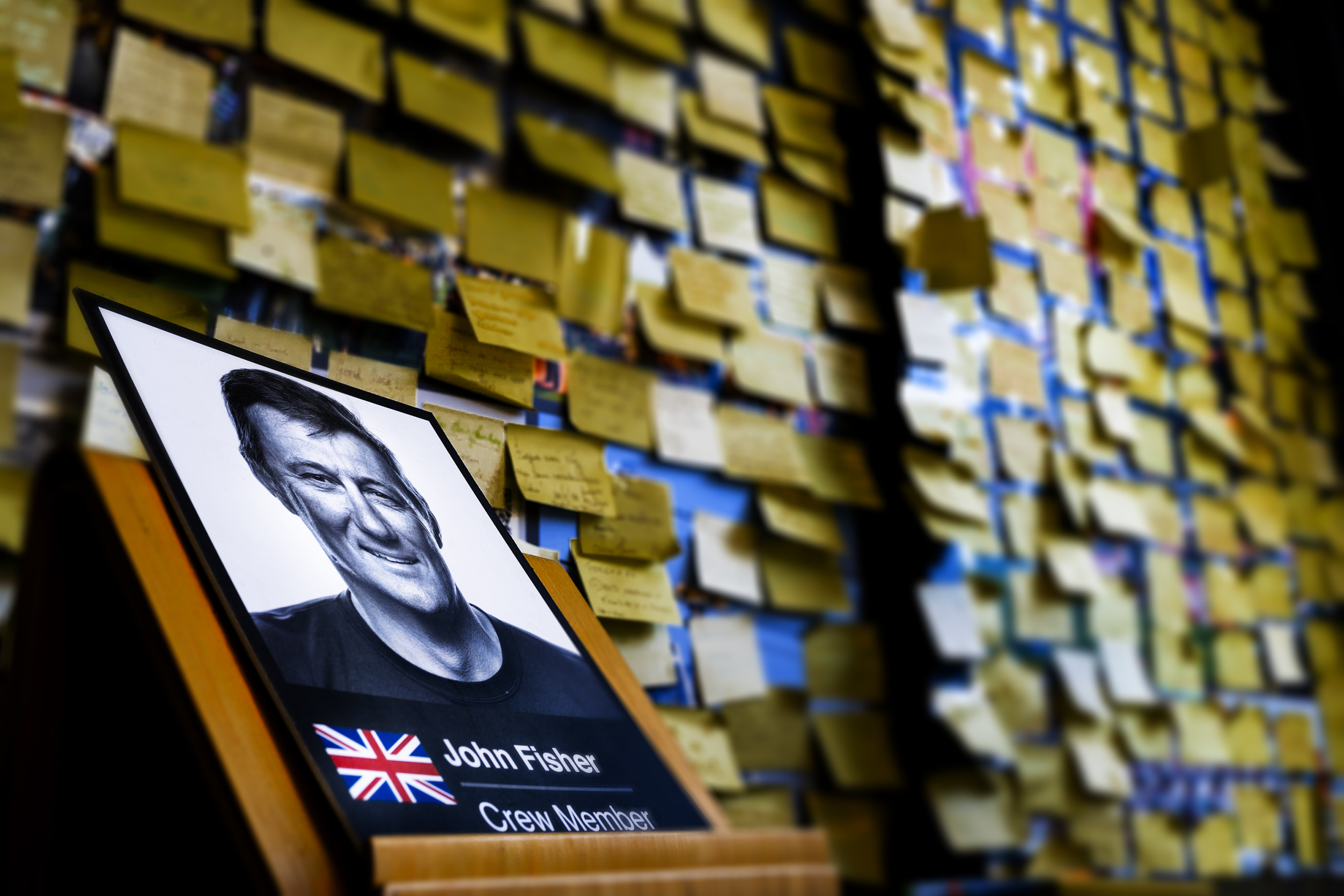 VOR. Post-its pela memória do velejador que perdeu a vida no “fim do mundo”. E o barco a seguir viagem