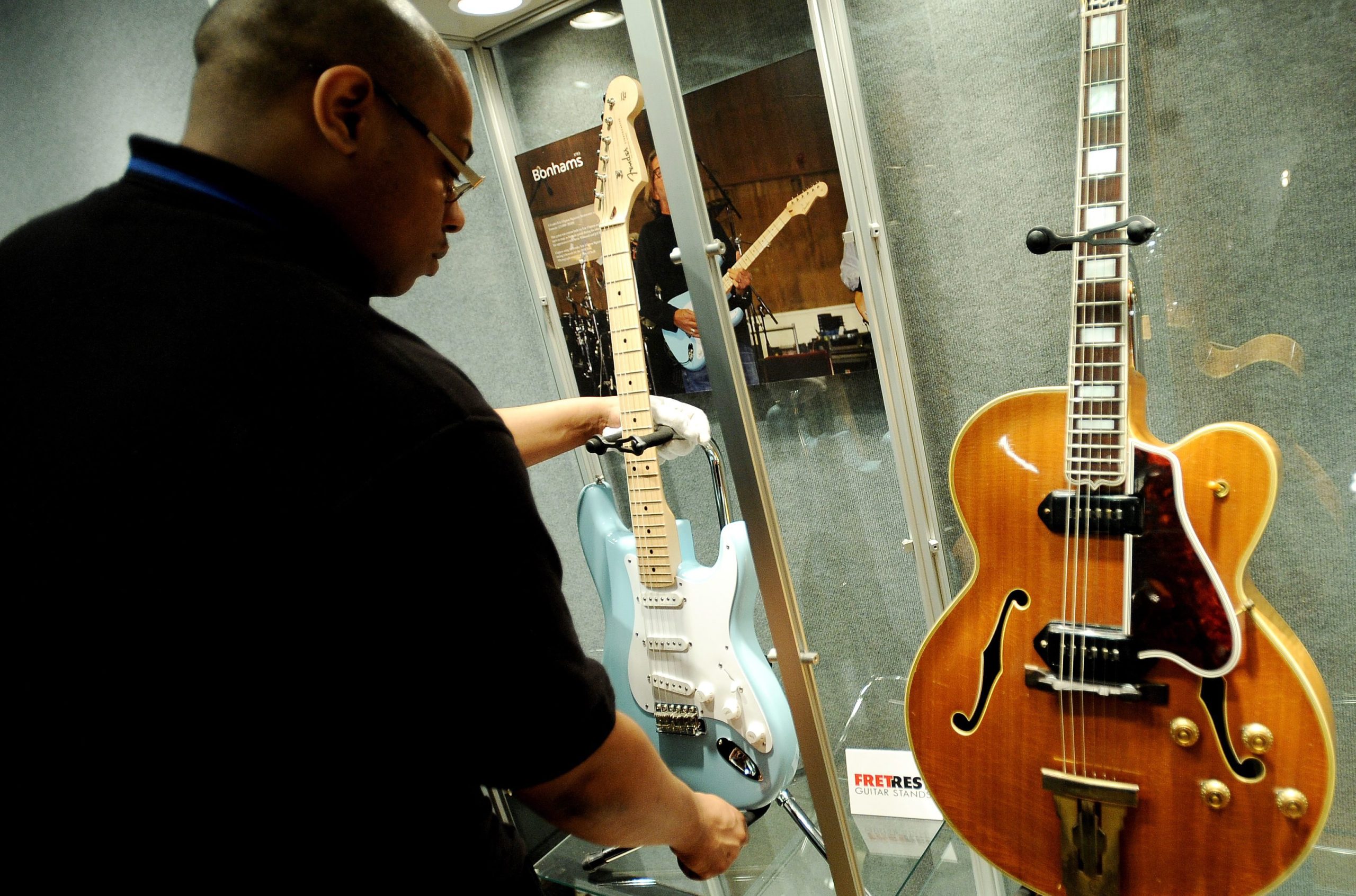 Renegociação do NAFTA pode afetar fabrico de guitarras elétricas Stratocaster