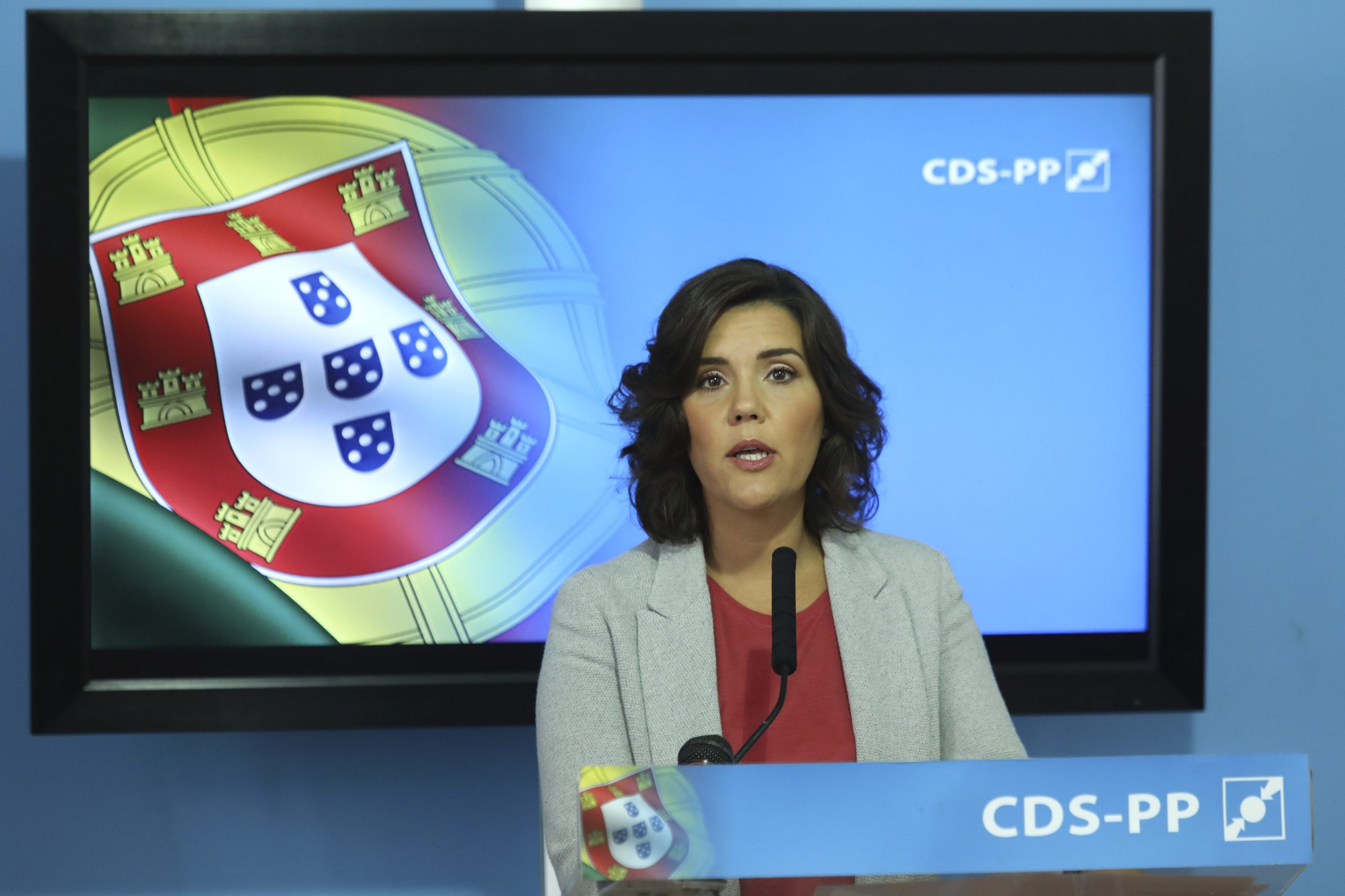 Cristas reclama coerência para o CDS na lei da imigração e admite proposta de alteração
