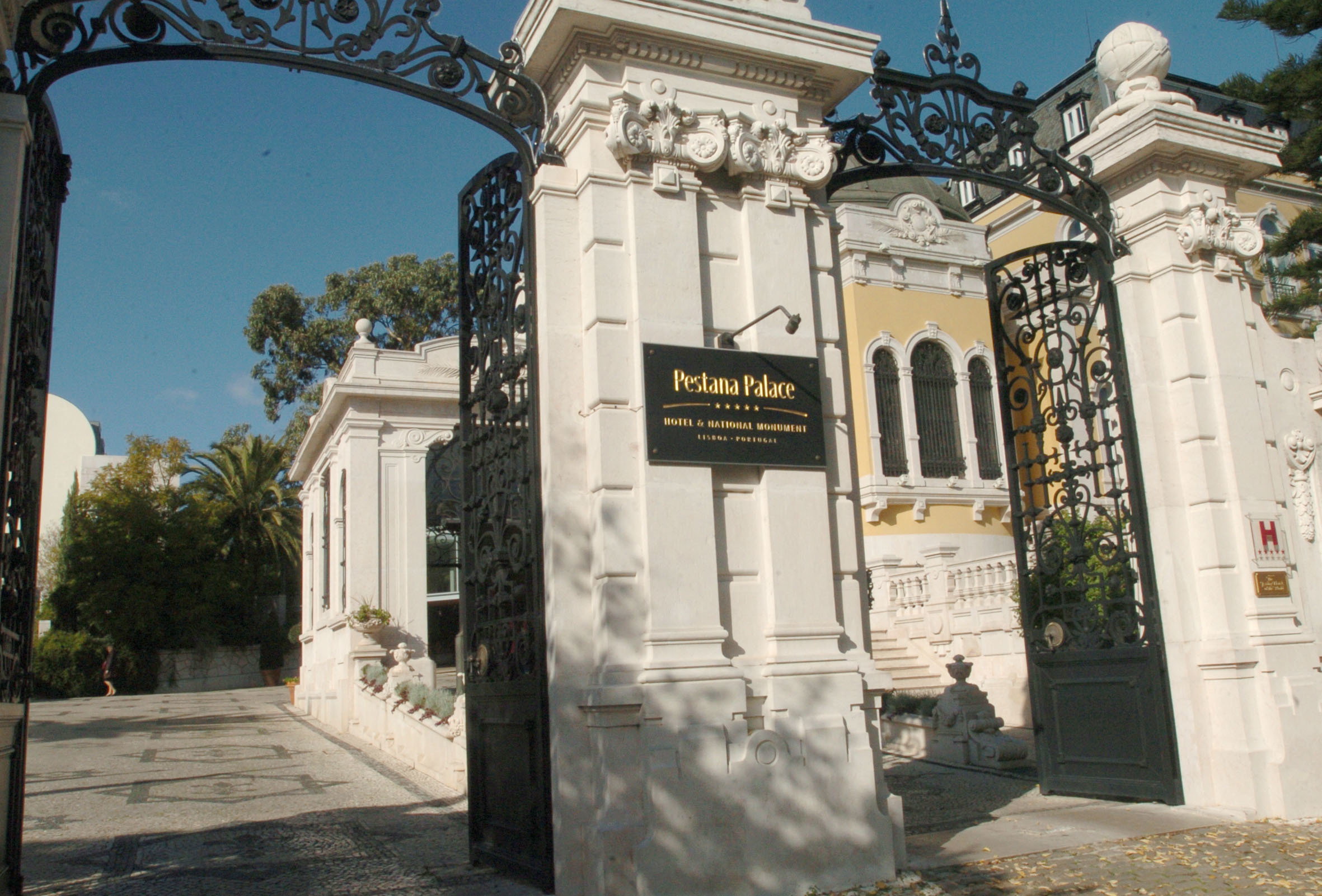 Clube de Bilderberg traz a Portugal líderes da CIA, da NATO e das grandes tecnológicas. Evento tem grau de ameaça 3