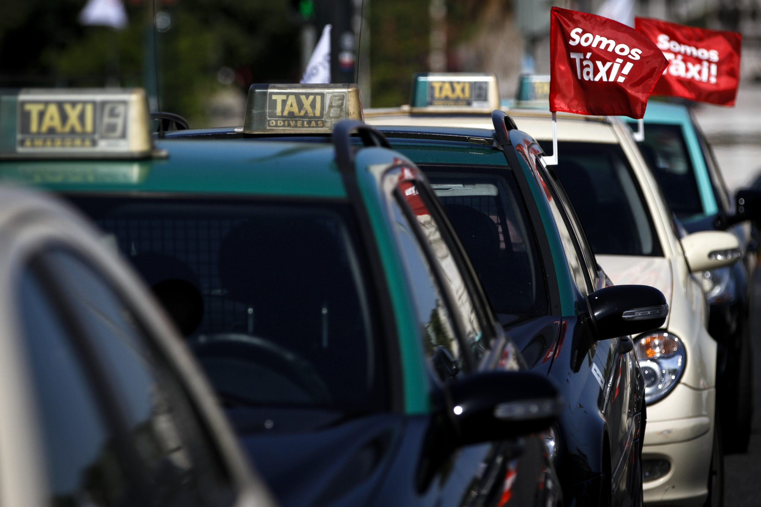 Consulta pública de proposta para novas tarifas dos táxis alargada até 13 de dezembro