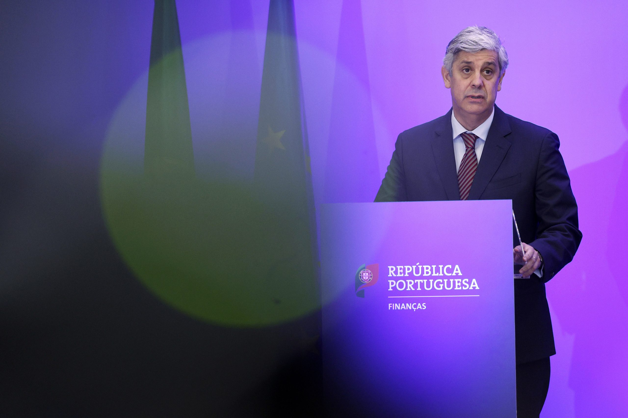 Economia portuguesa passa de défice a excedente externo de 704 milhões de euros