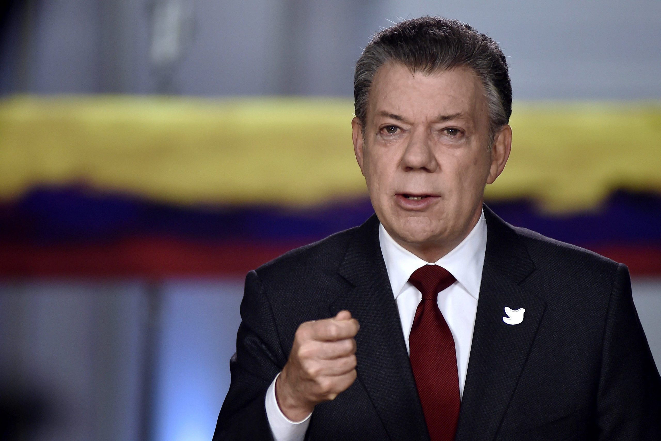 Presidente da Colômbia diz que ainda virão tempos difíceis antes da paz