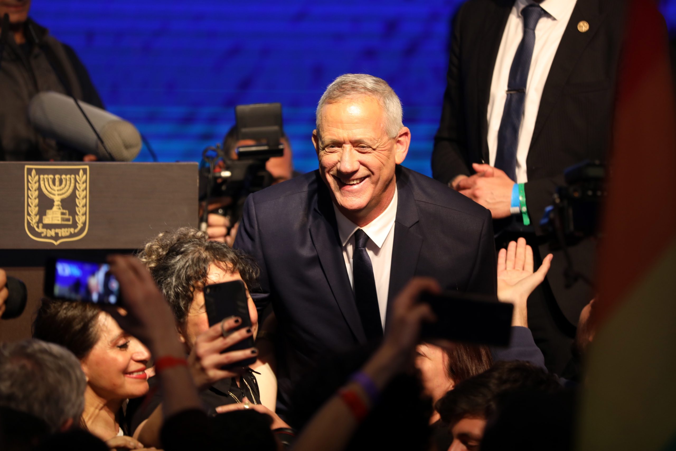 Netanyahu e Gantz proclamam vitória nas eleições israelitas