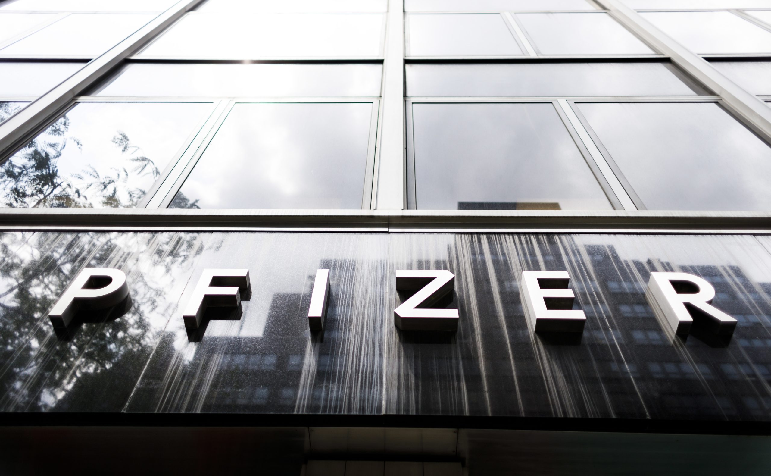 Coronavírus: Farmacêutica Pfizer espera ter vacina na terceira semana de novembro