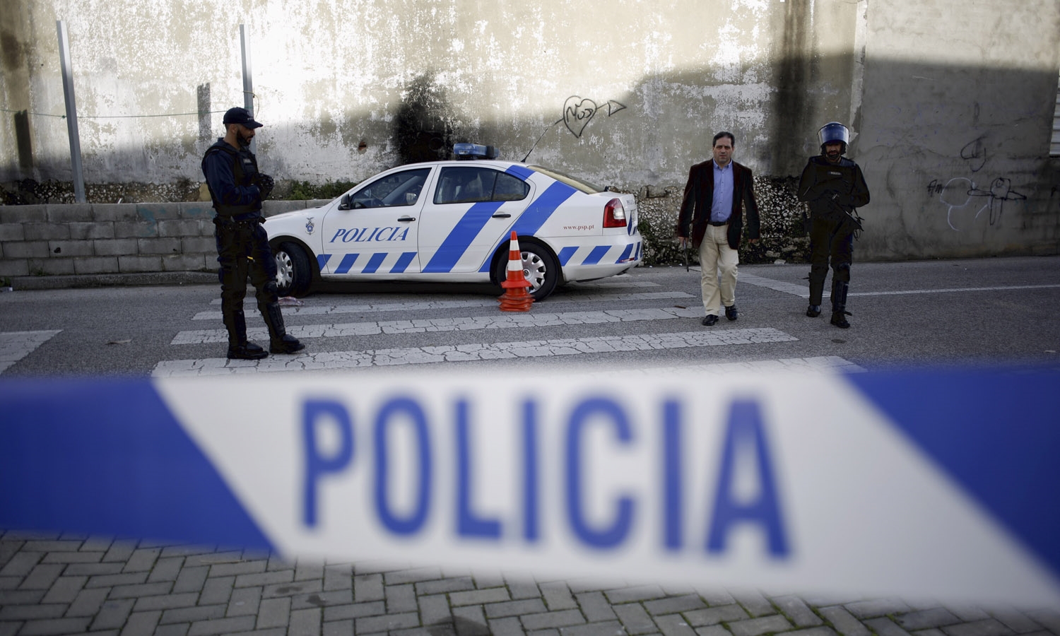 Corrupção e falsidade informática são alguns dos crimes na origem da operação da PSP