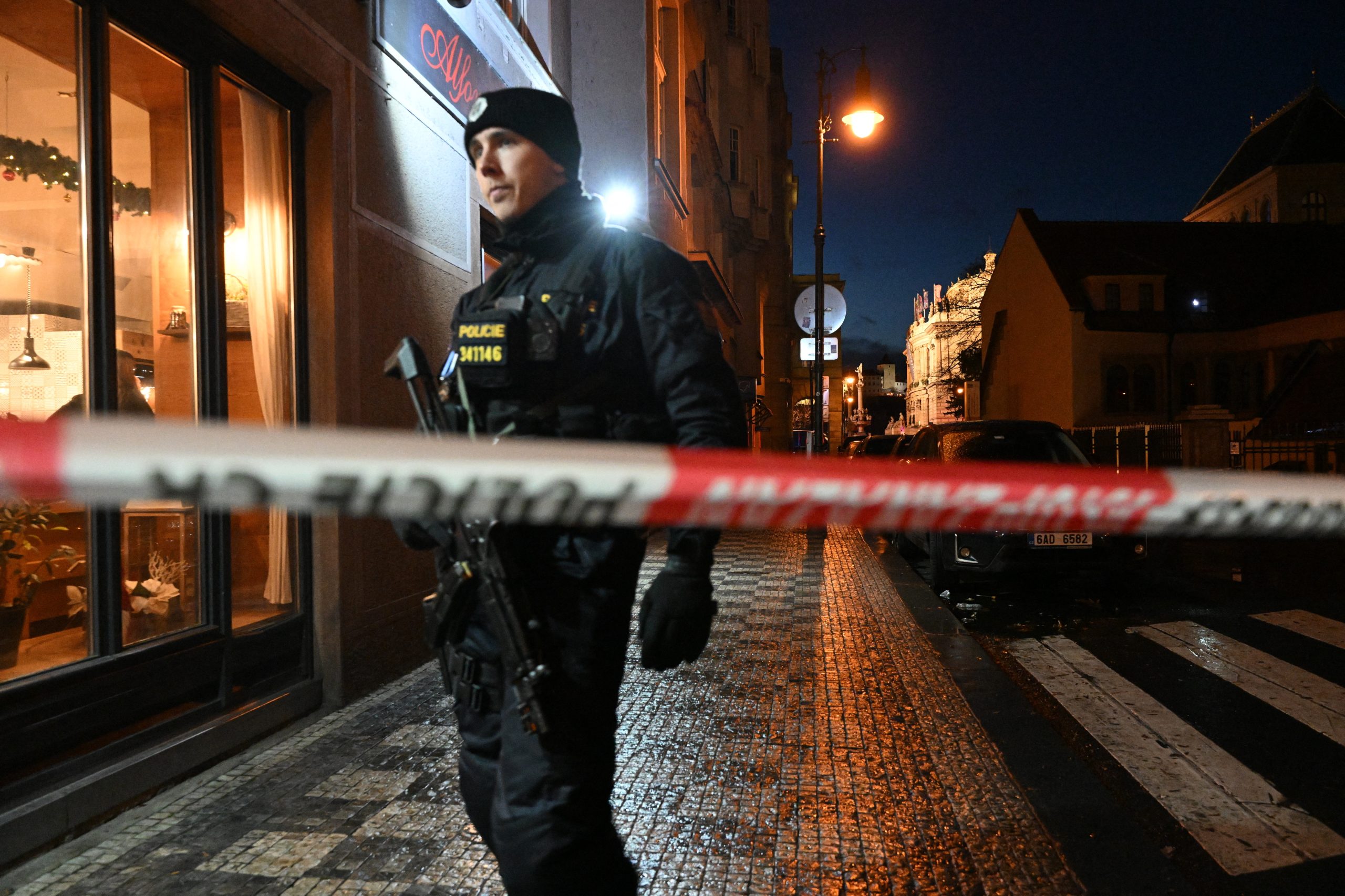 Quem é o autor do tiroteio em Praga e o que se sabe até ao momento?
