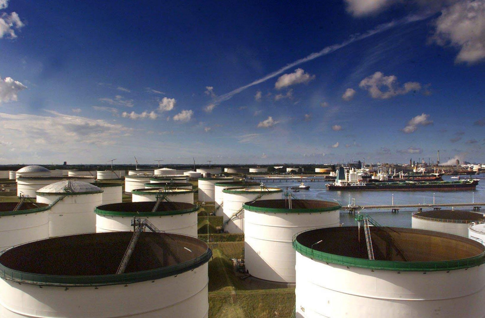 OPEP+ confirma novo corte da produção de petróleo a partir de maio