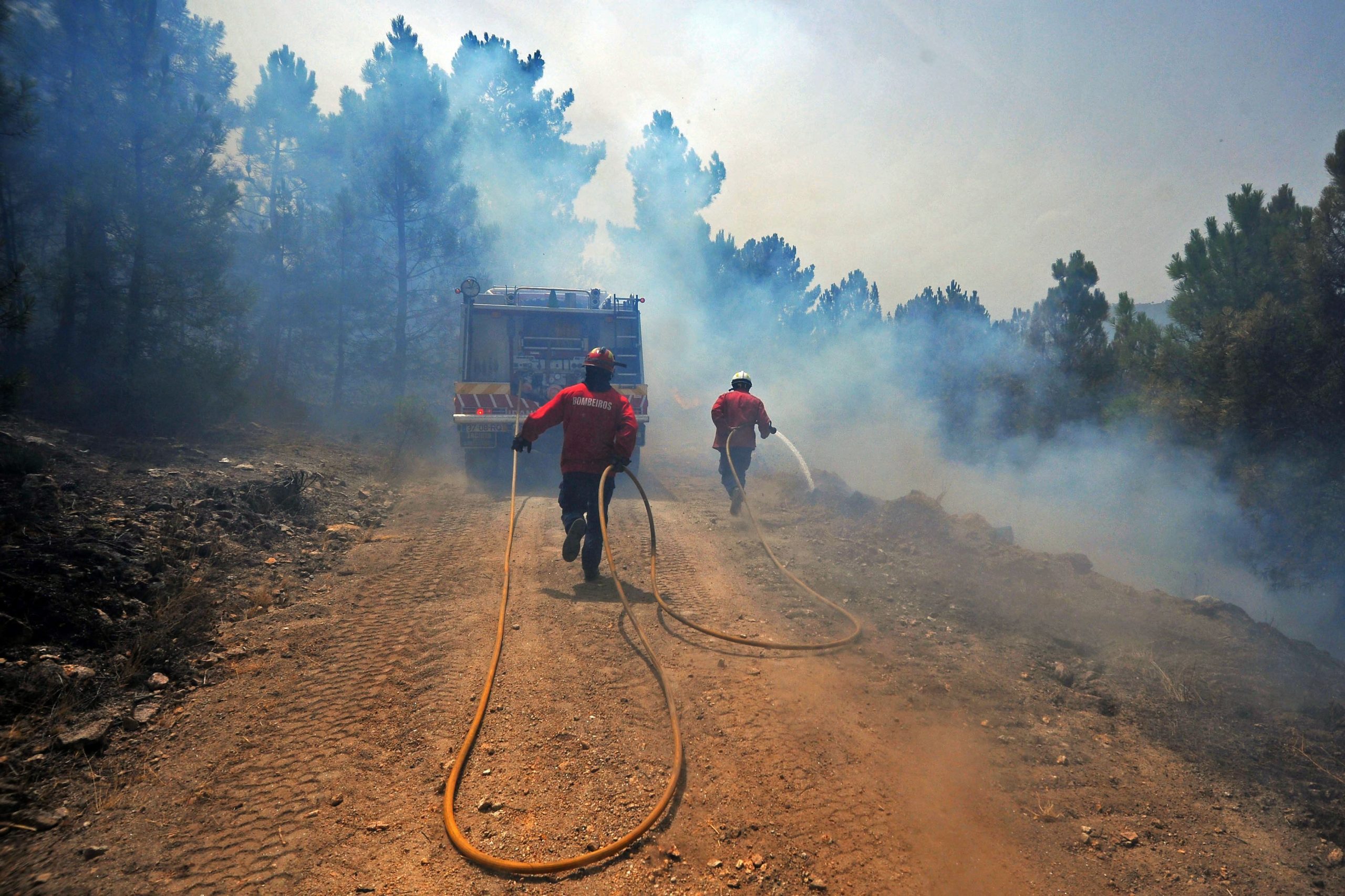 Incêndios: Fogo em mato em Tabuaço com uma frente ativa