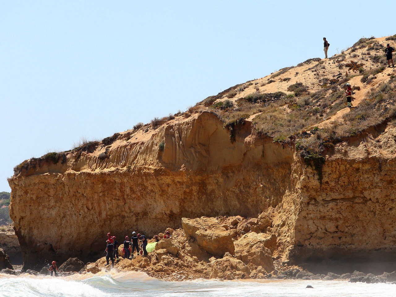 Derrocada na praia Maria Luísa sem vítimas ou danos materiais