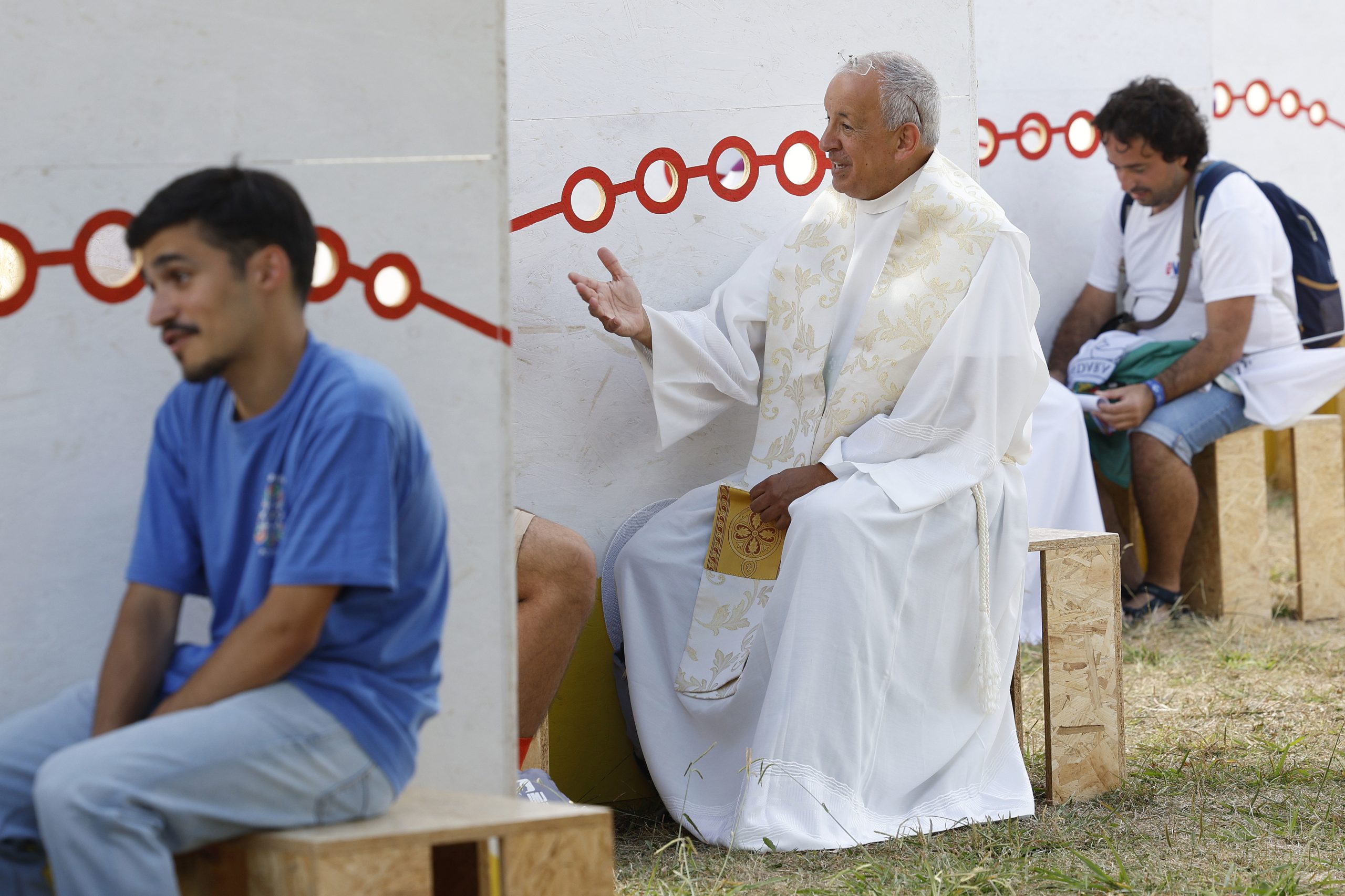Entre 10 e 15 mil pessoas confessaram-se a 825 padres por dia no Parque do Perdão