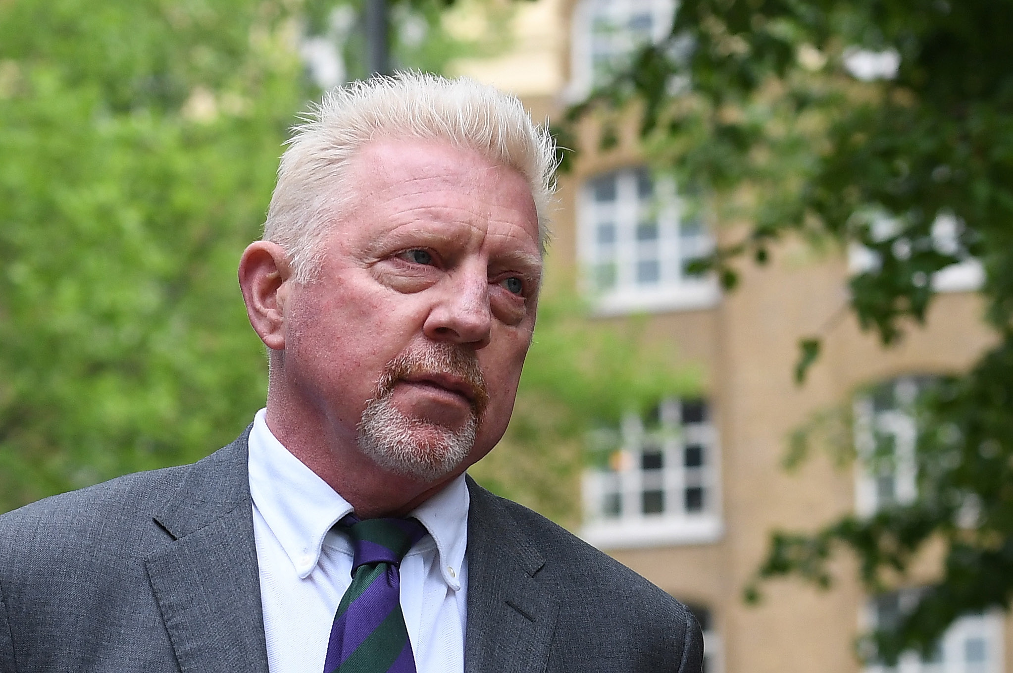 Ex-tenista Boris Becker libertado após cumprir oito meses de prisão por fraude fiscal