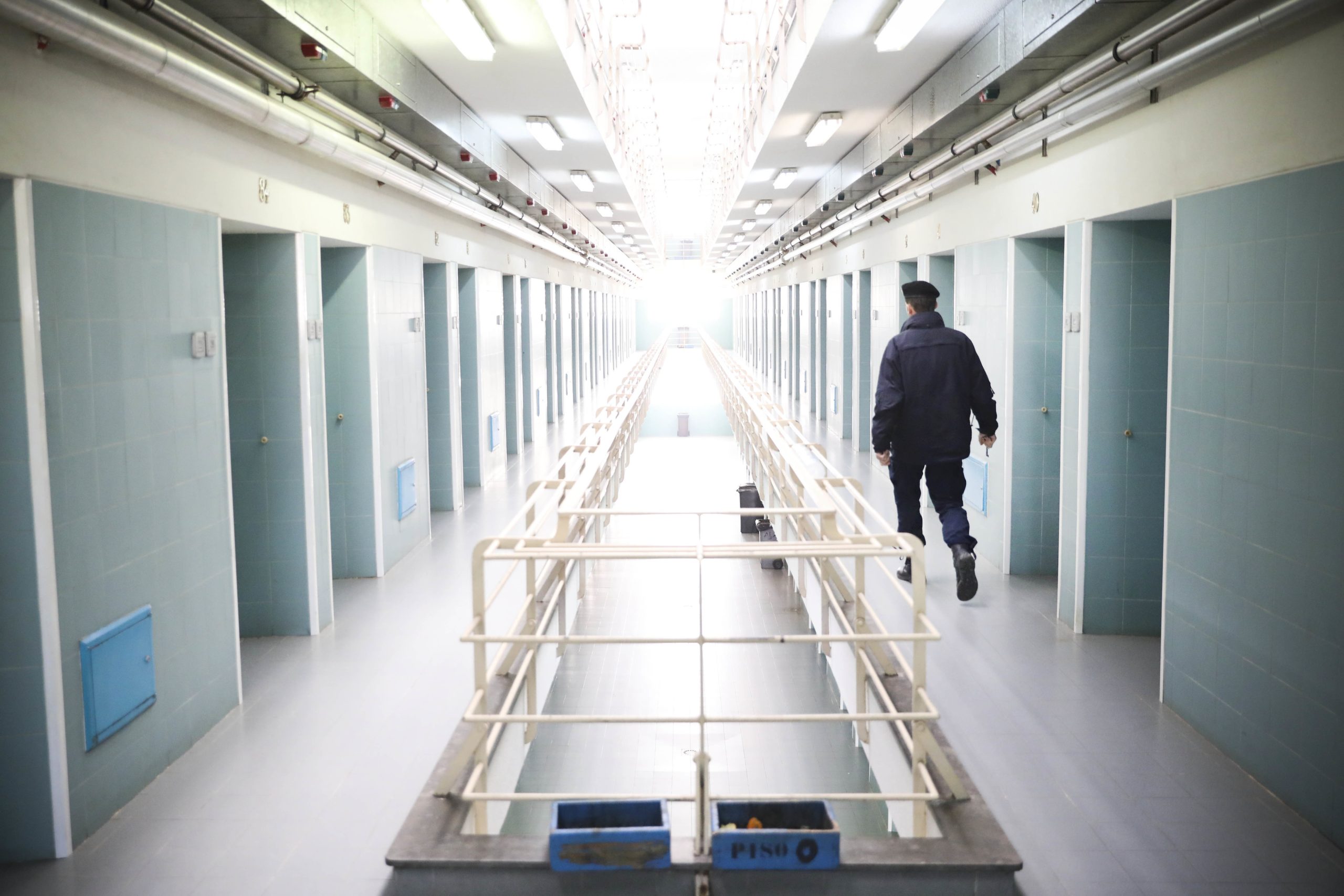 Guardas prisionais rejeitam proposta da ministra. Greve não está fora de questão