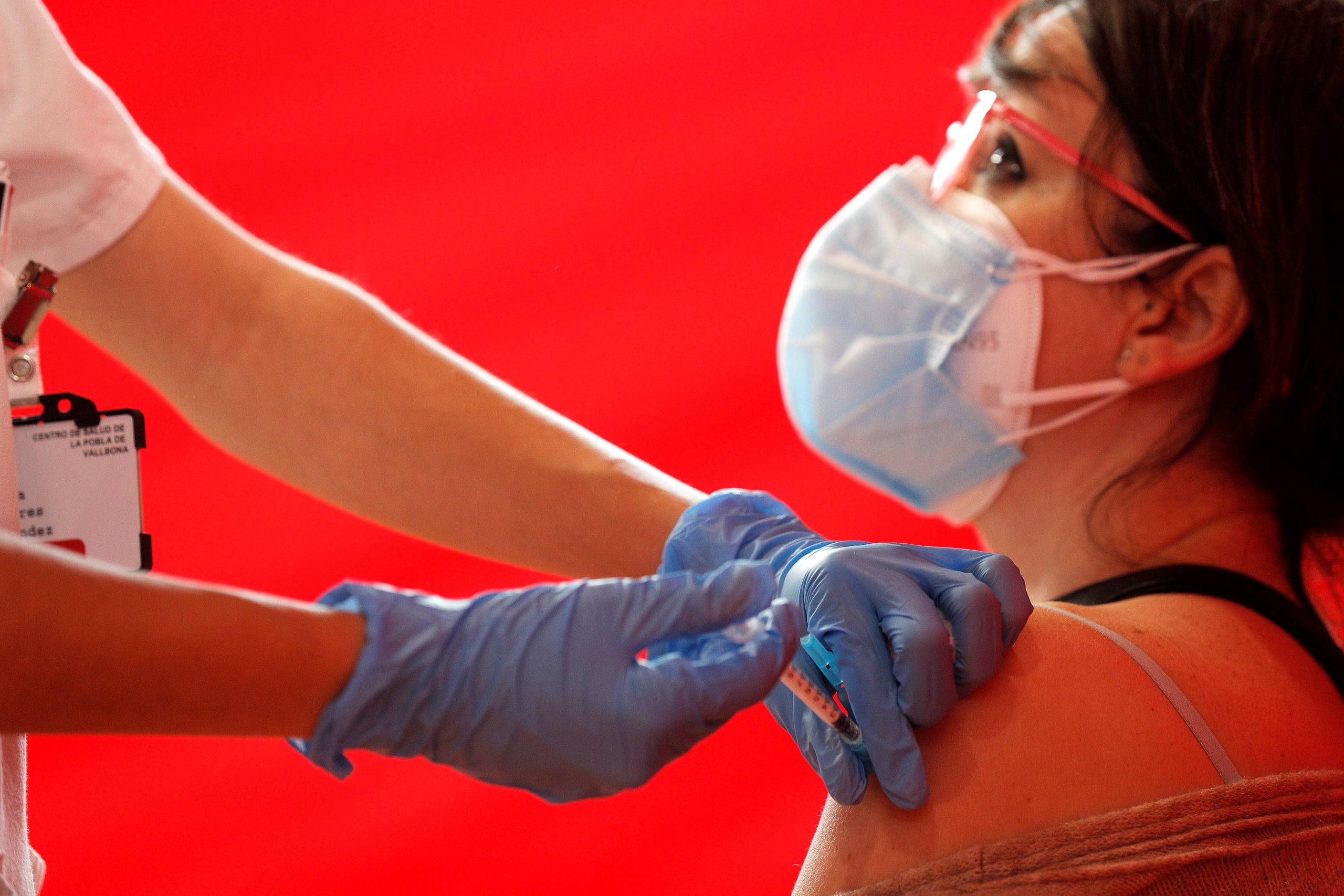 Coincidência ou efeito secundário? Investigadores querem saber se a vacina contra a covid-19 tem mesmo impacto na menstruação