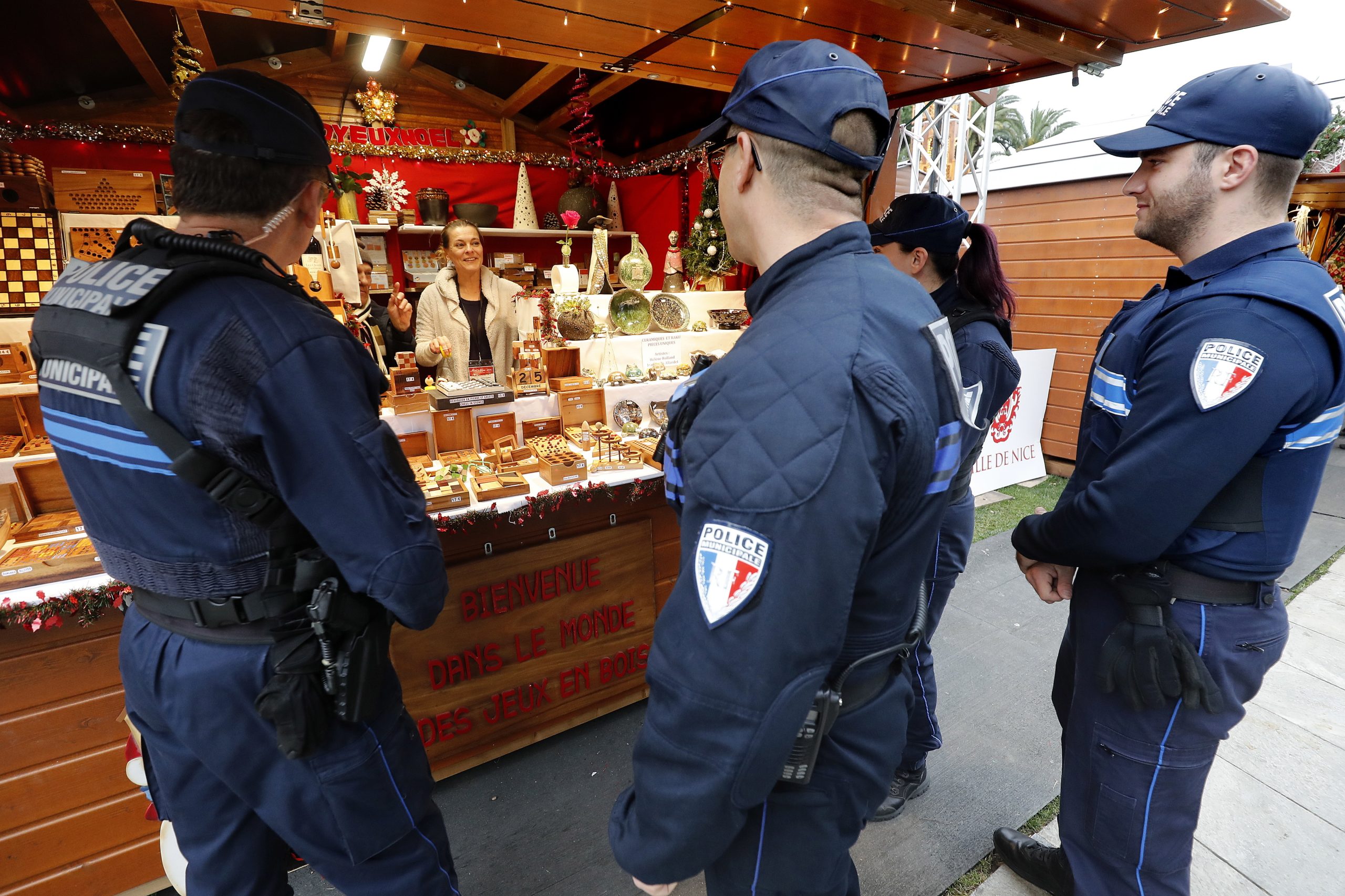 Mercado de Natal de Estrasburgo reabre sexta-feira com plano de segurança adaptado