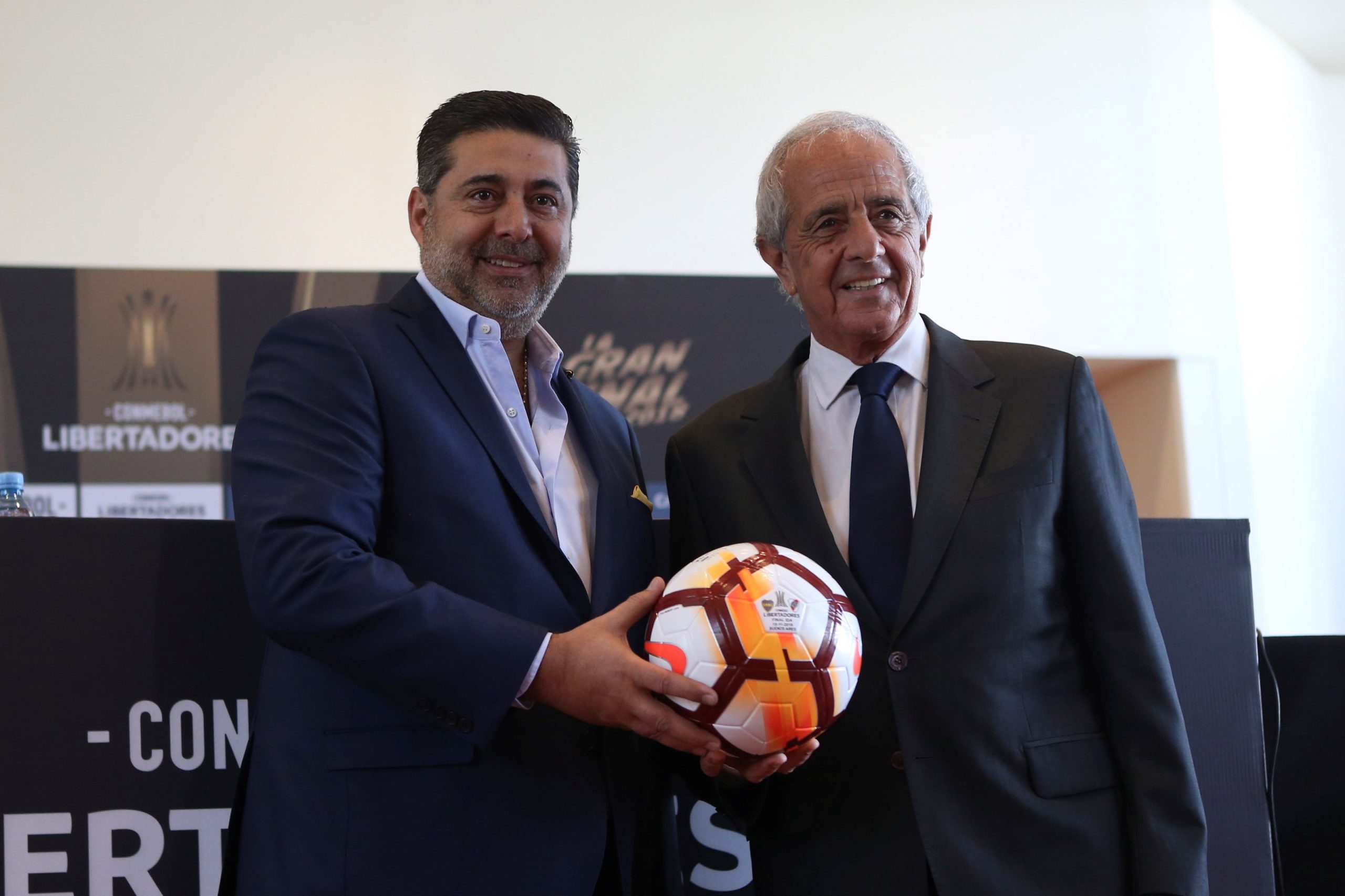 Presidente do River pede homólogo do Boca que “pare com as ameaças” e jogue