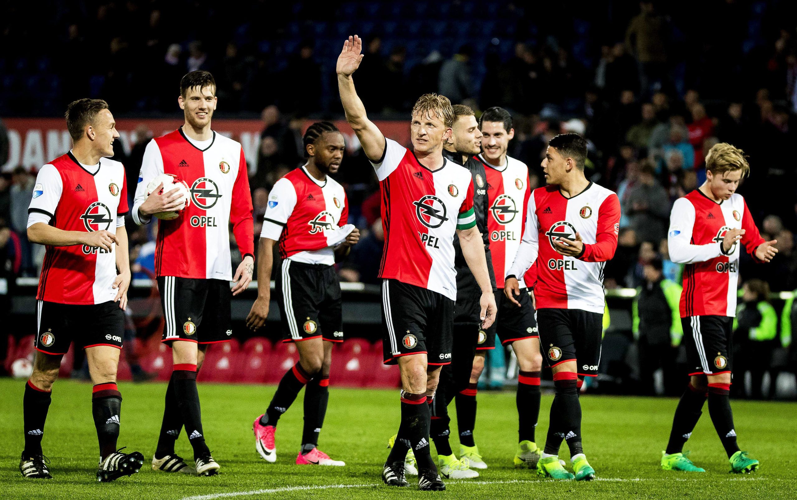 Dirk Kuyt anuncia final da carreira