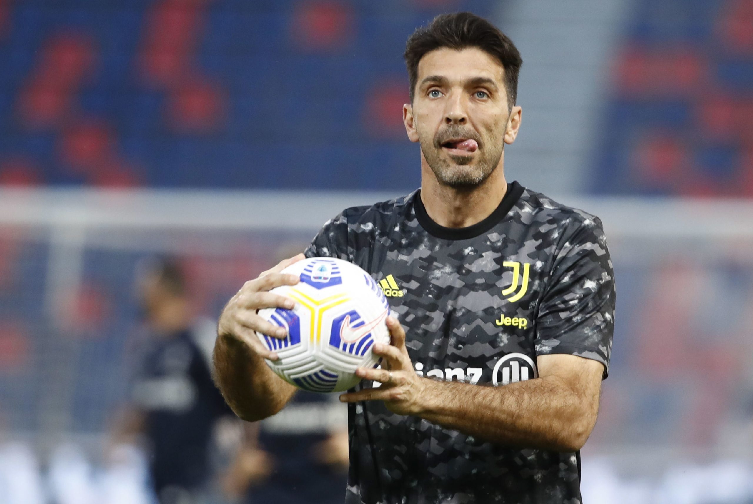 Oficial: 20 anos depois, Buffon volta ao Parma