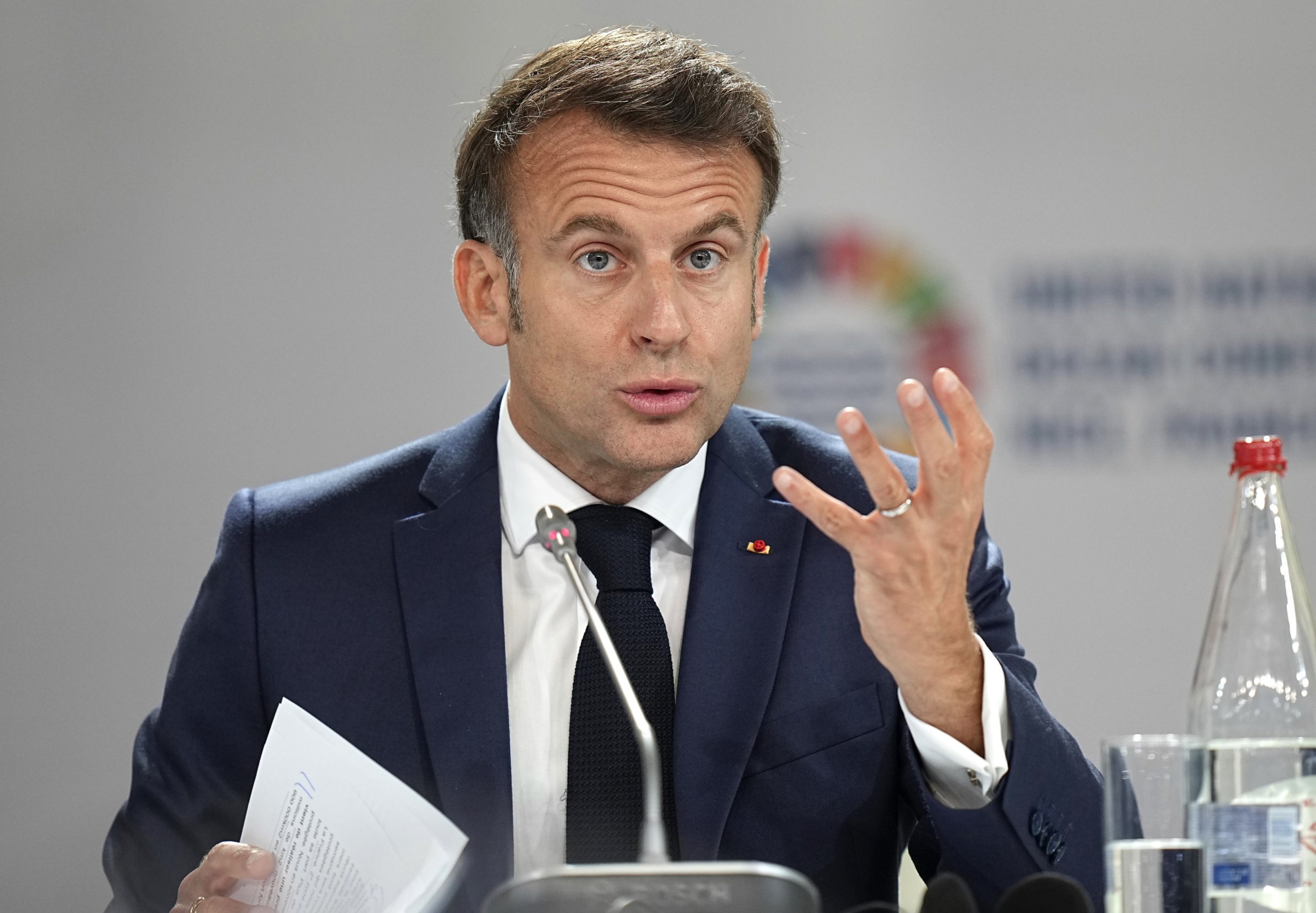 Macron critica “erro de ambos os lados” no estreito de Ormuz
