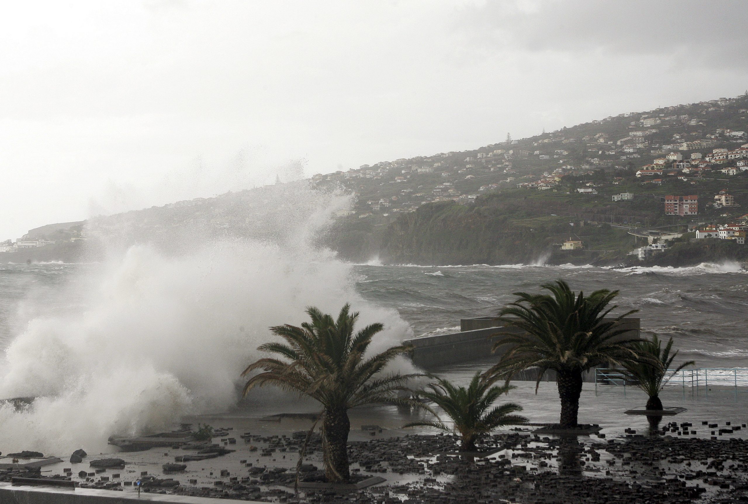 Depressão Bárbara. Percursos pedestres encerrados na Madeira