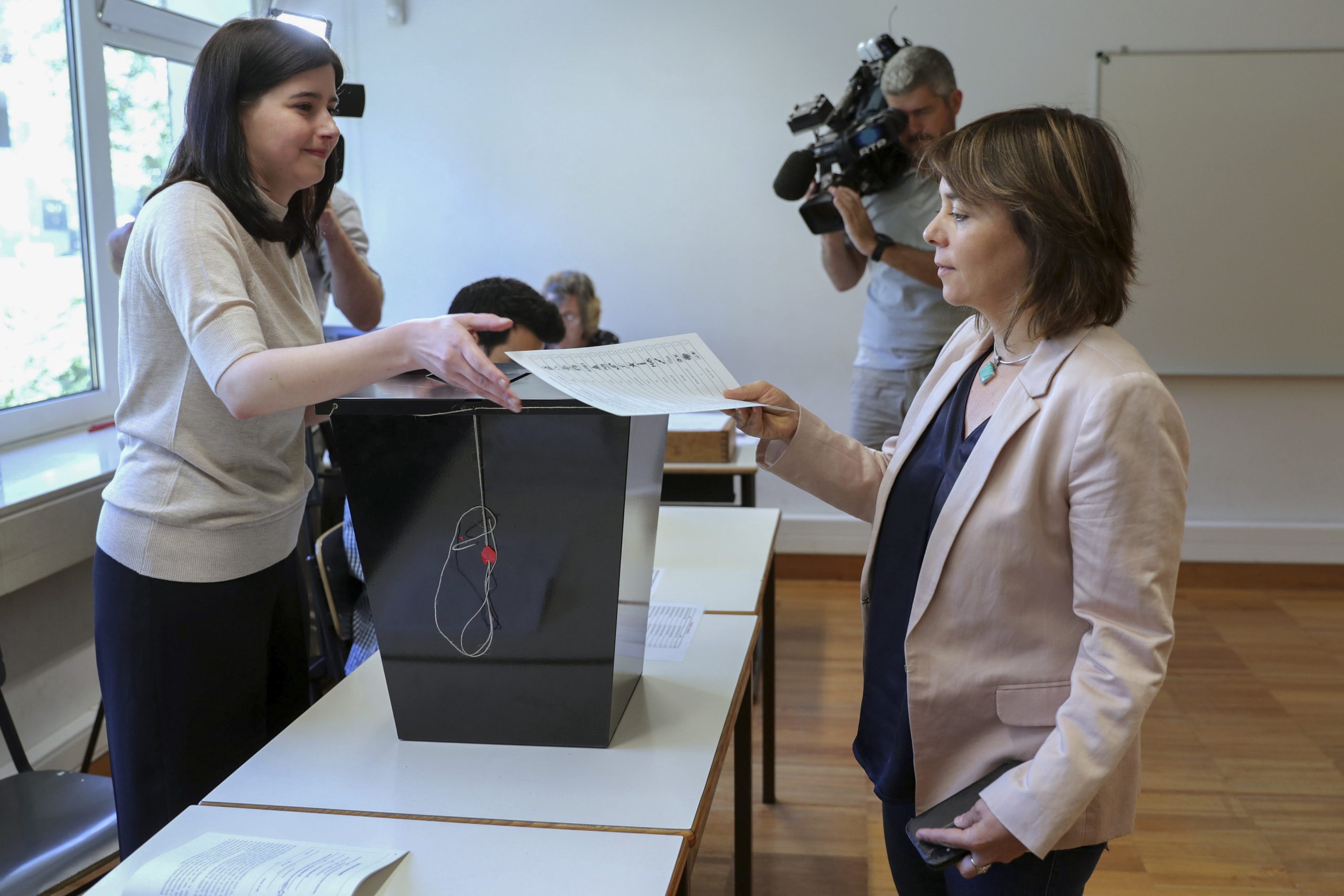 Catarina Martins diz que deixar a uma pequena minoria decisões importantes é um erro