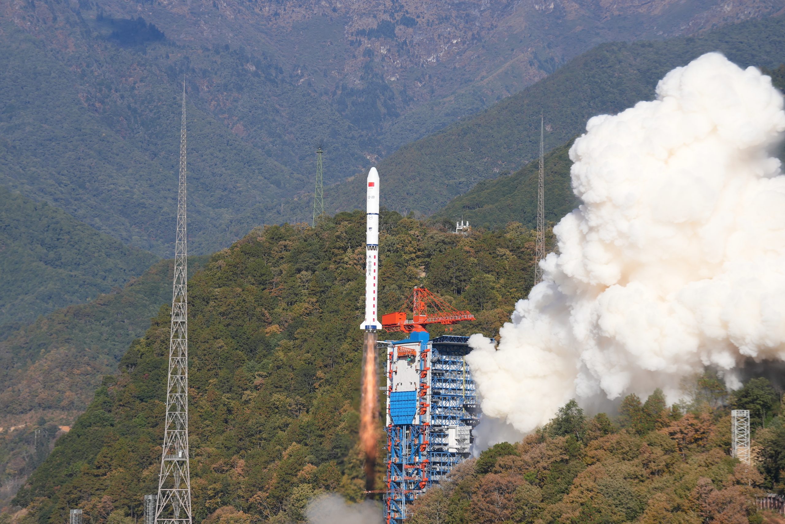 Longa Marcha-2F. O foguetão da China que levou ao espaço veículo experimental para testar tecnologia