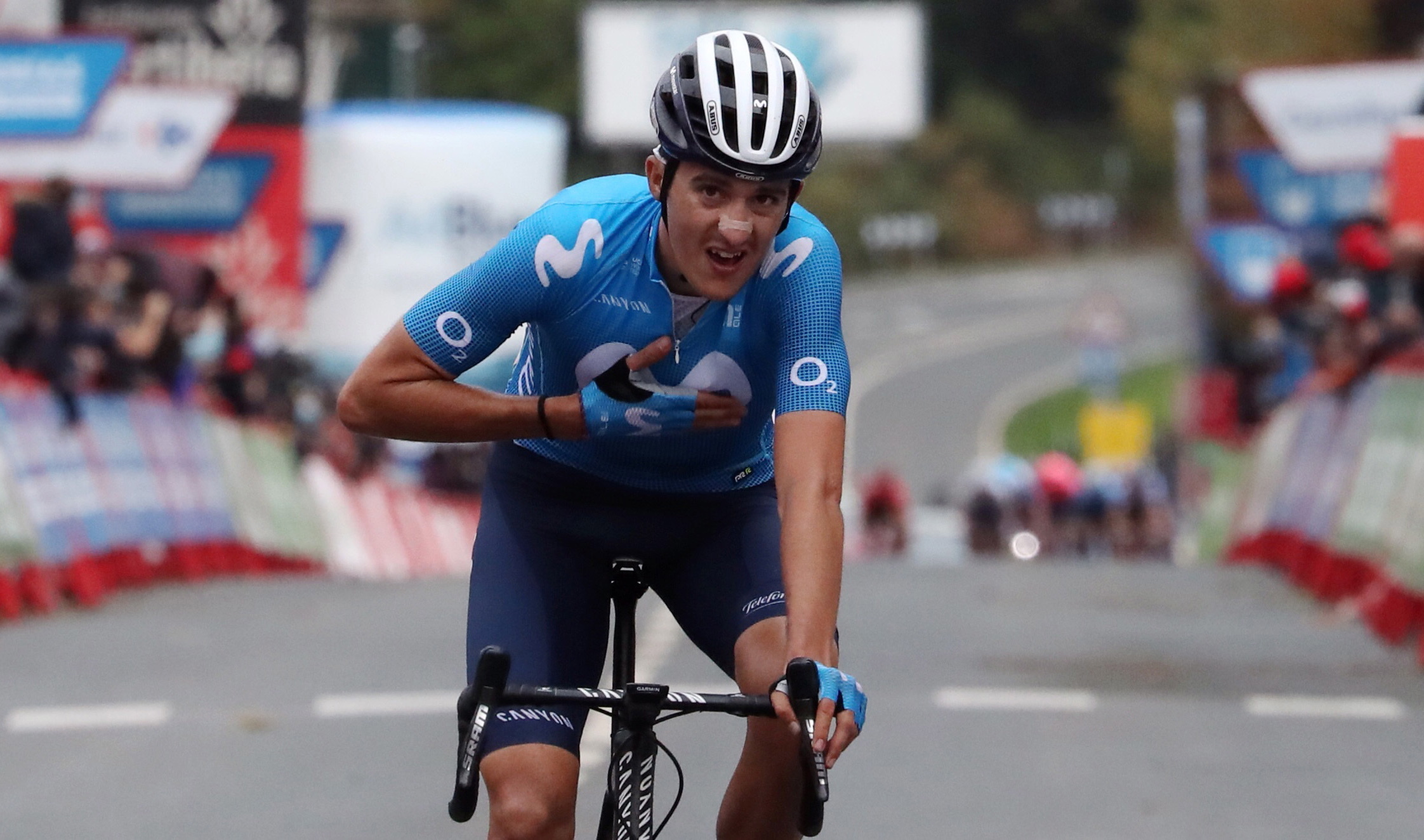Vuelta: Marc Soler vence isolado após ‘brilhar’ na descida de Aralar