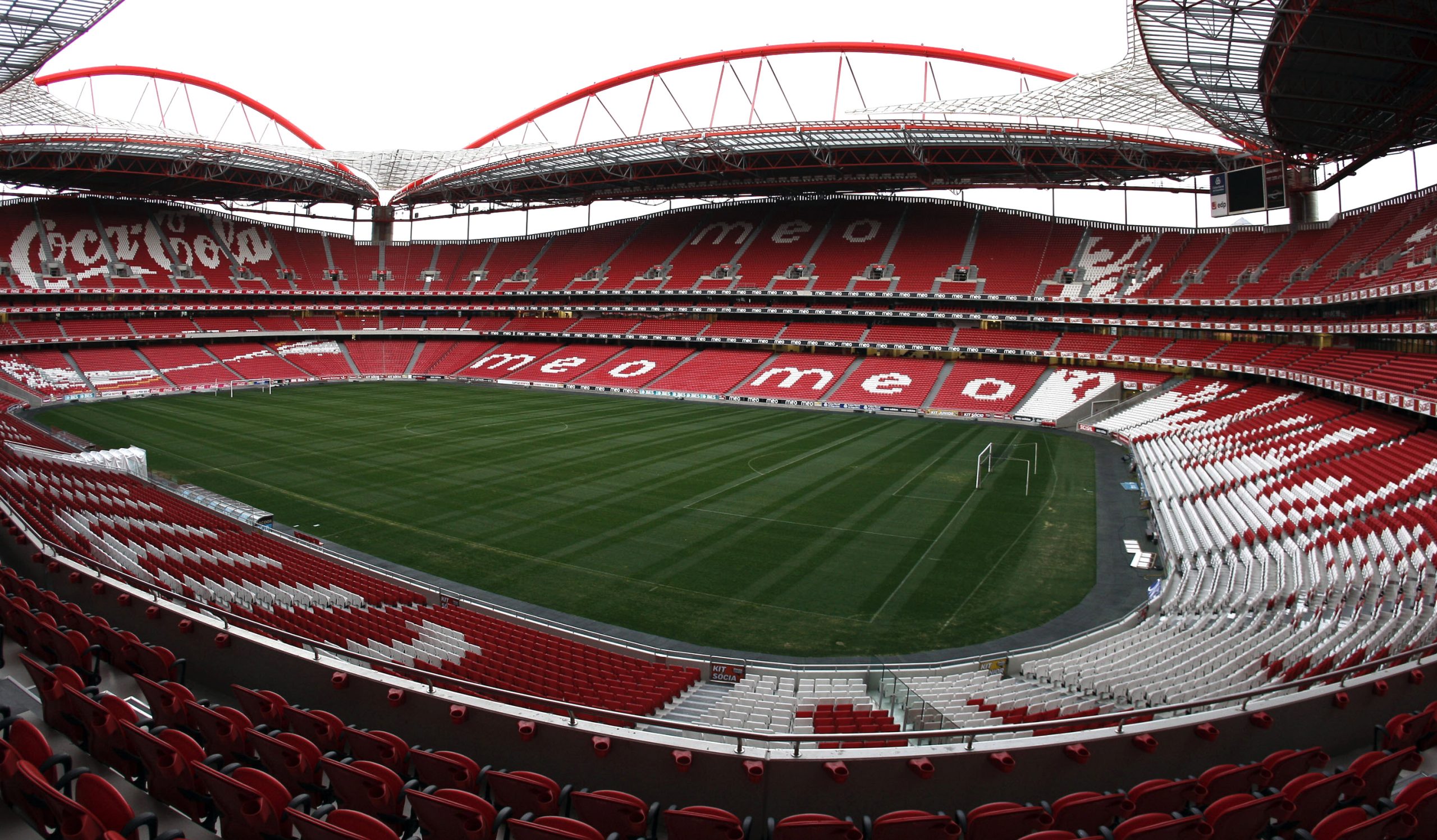 Acionistas da Benfica SAD aprovam venda do estádio e televisão ao clube