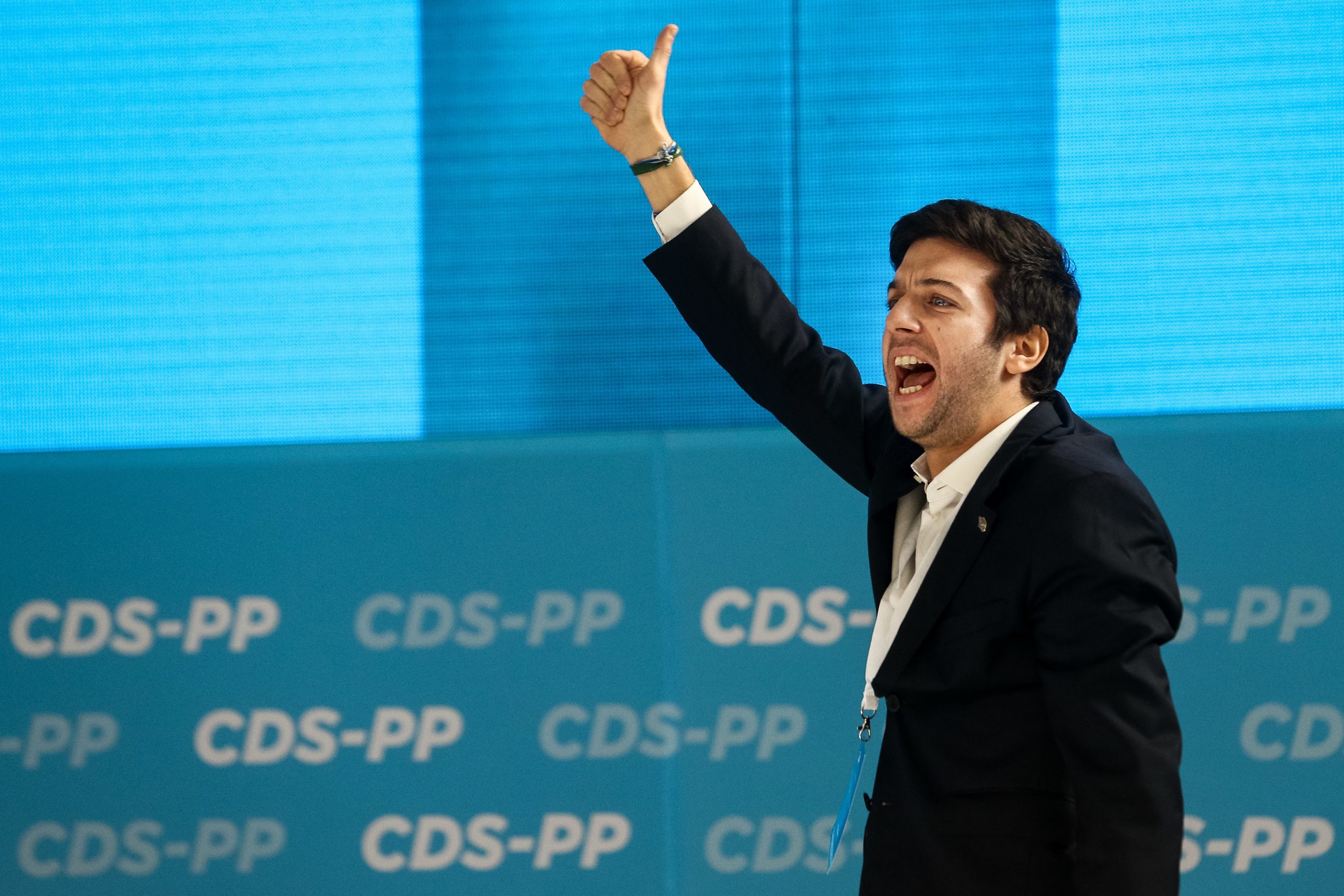 Francisco Rodrigues dos Santos será eleito novo líder do CDS. Moção “Voltar a Acreditar” foi a mais votada