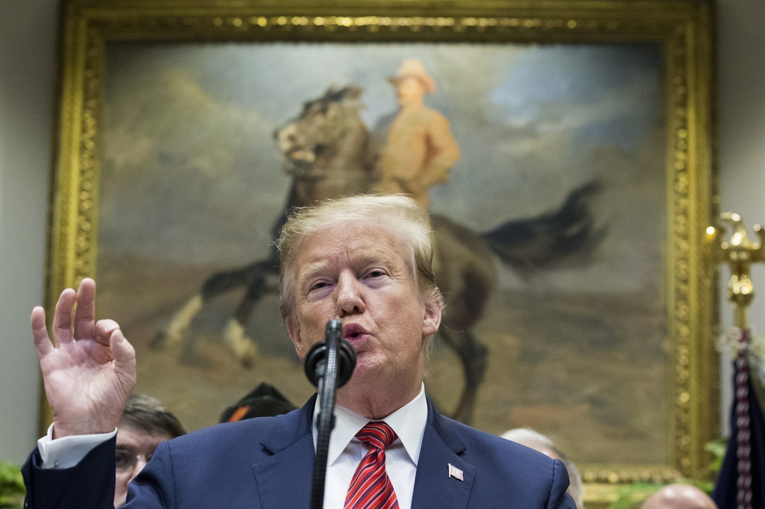Senadora democrata Elizabeth Warren pede destituição de Donald Trump