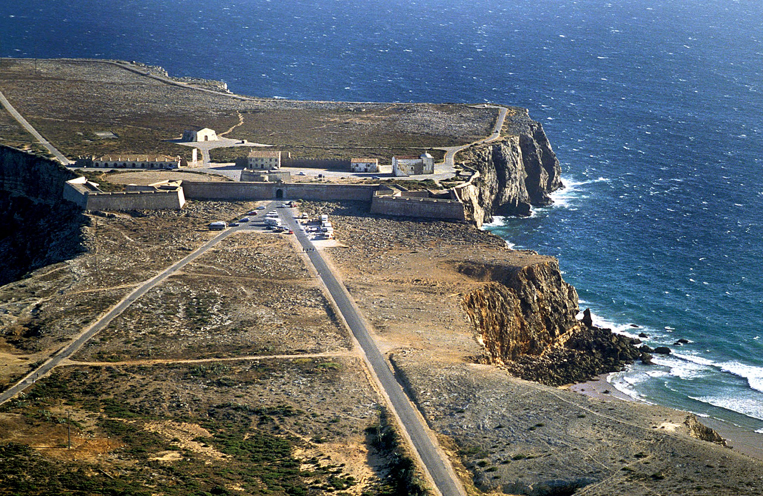 Sete pescadores recolhidos ao largo de Sagres após naufrágio da embarcação
