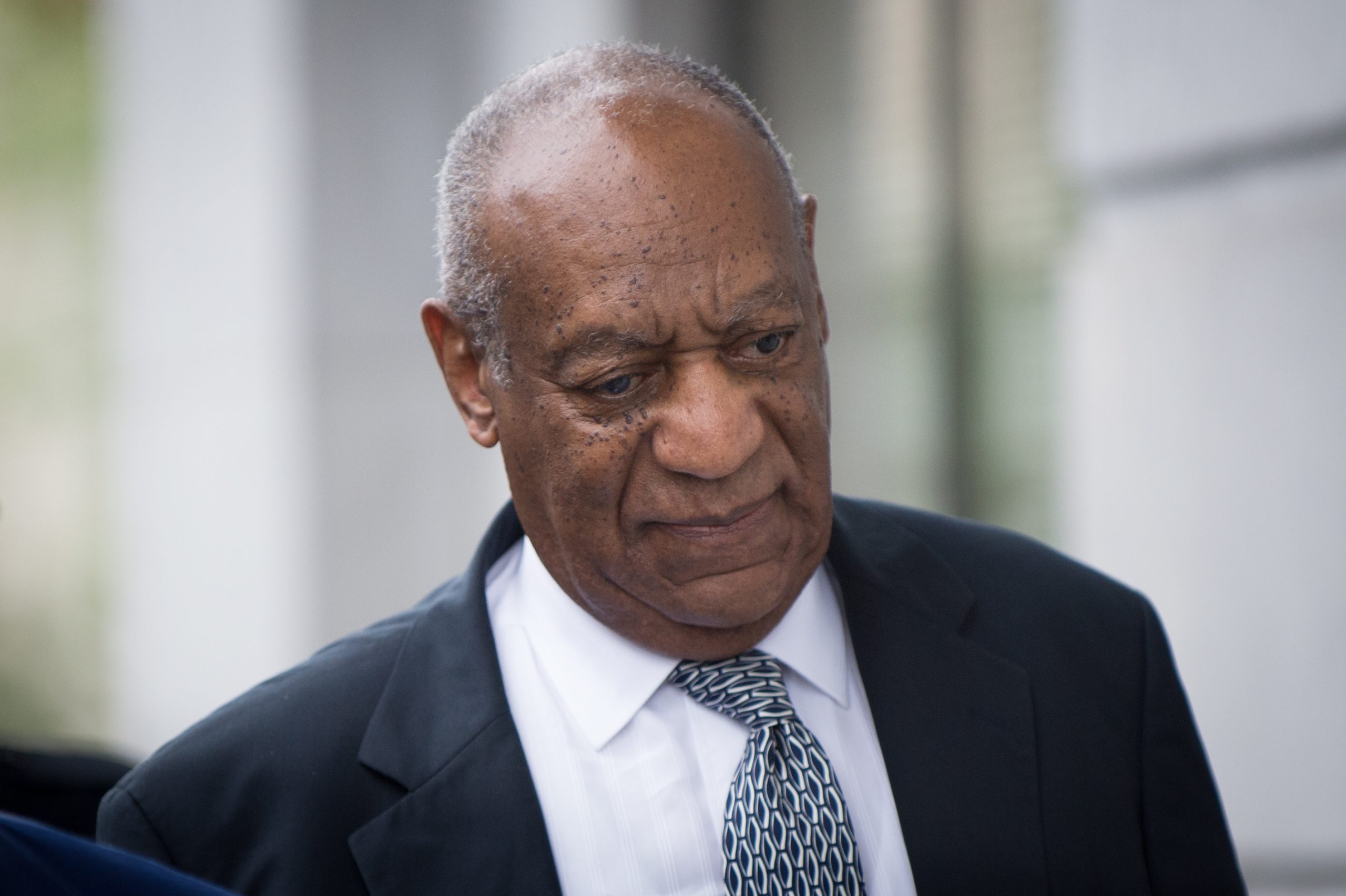 EUA: Júri civil condena Bill Cosby por agressão sexual em 1975
