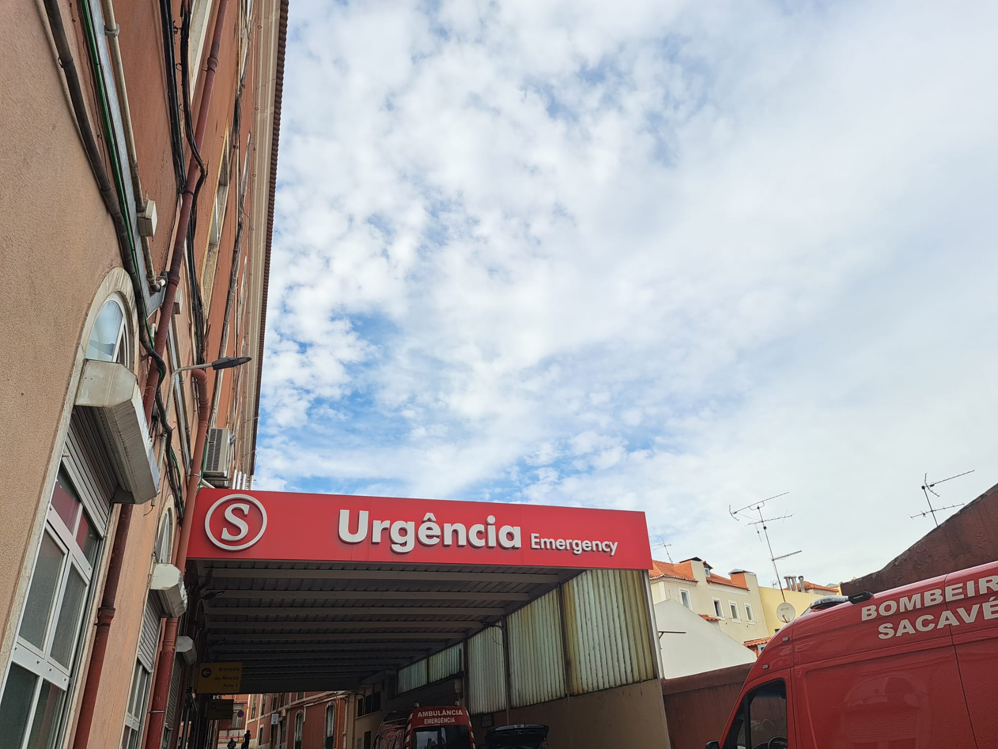 Urgências de obstetrícia encerradas este domingo em três hospitais