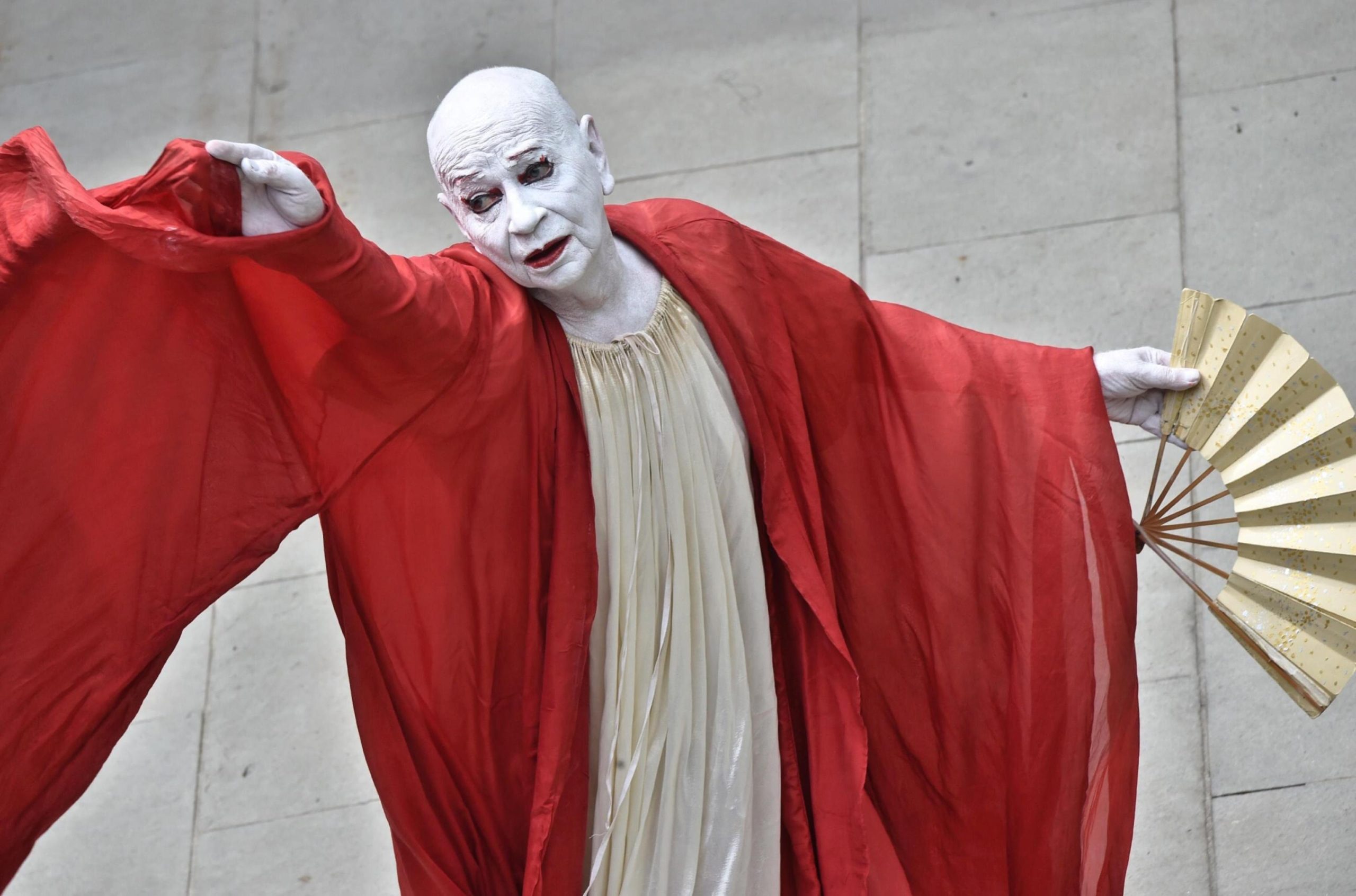 Dançarino e coreógrafo Lindsay Kemp morreu aos 80 anos