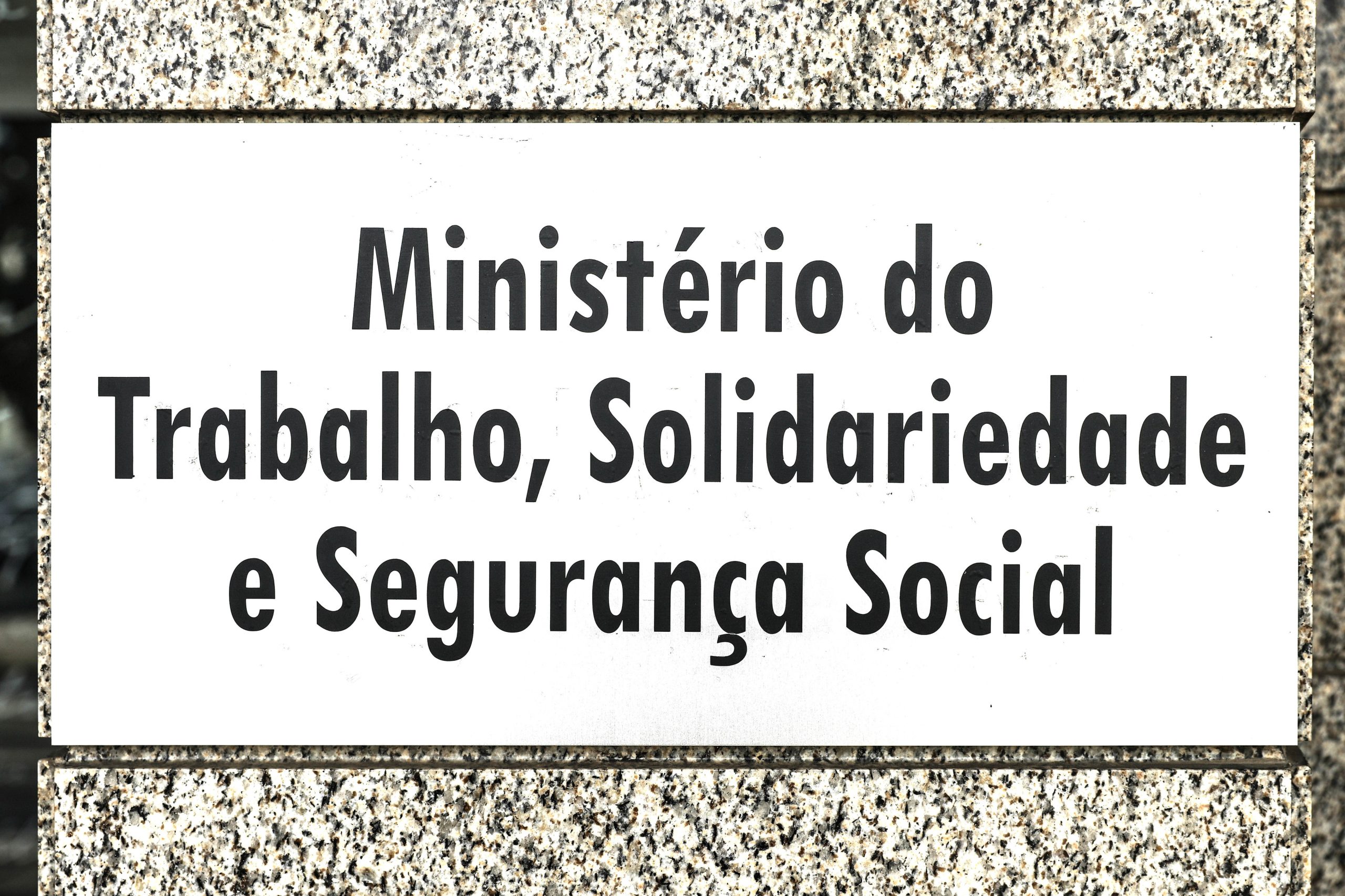 Quase 32 mil empresas portuguesas já recorreram ao ‘lay-off’